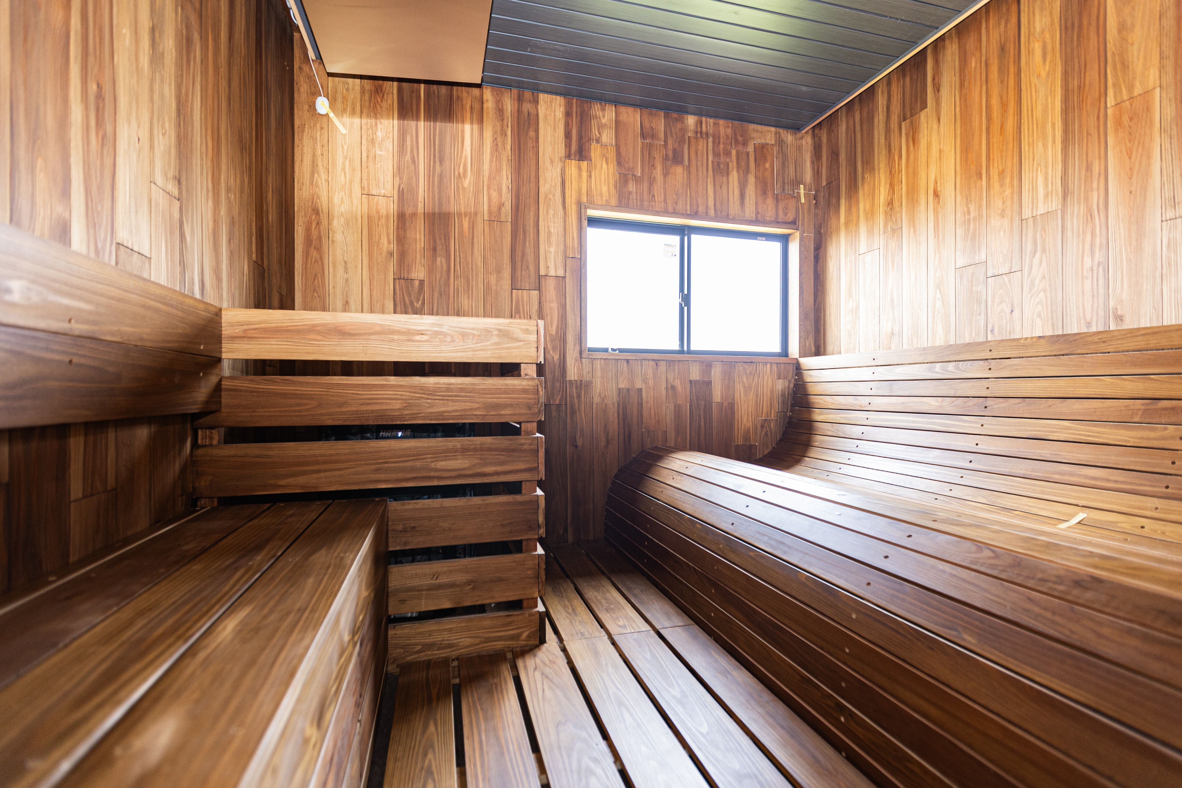 最大収容6名　サウナストーブ2つ