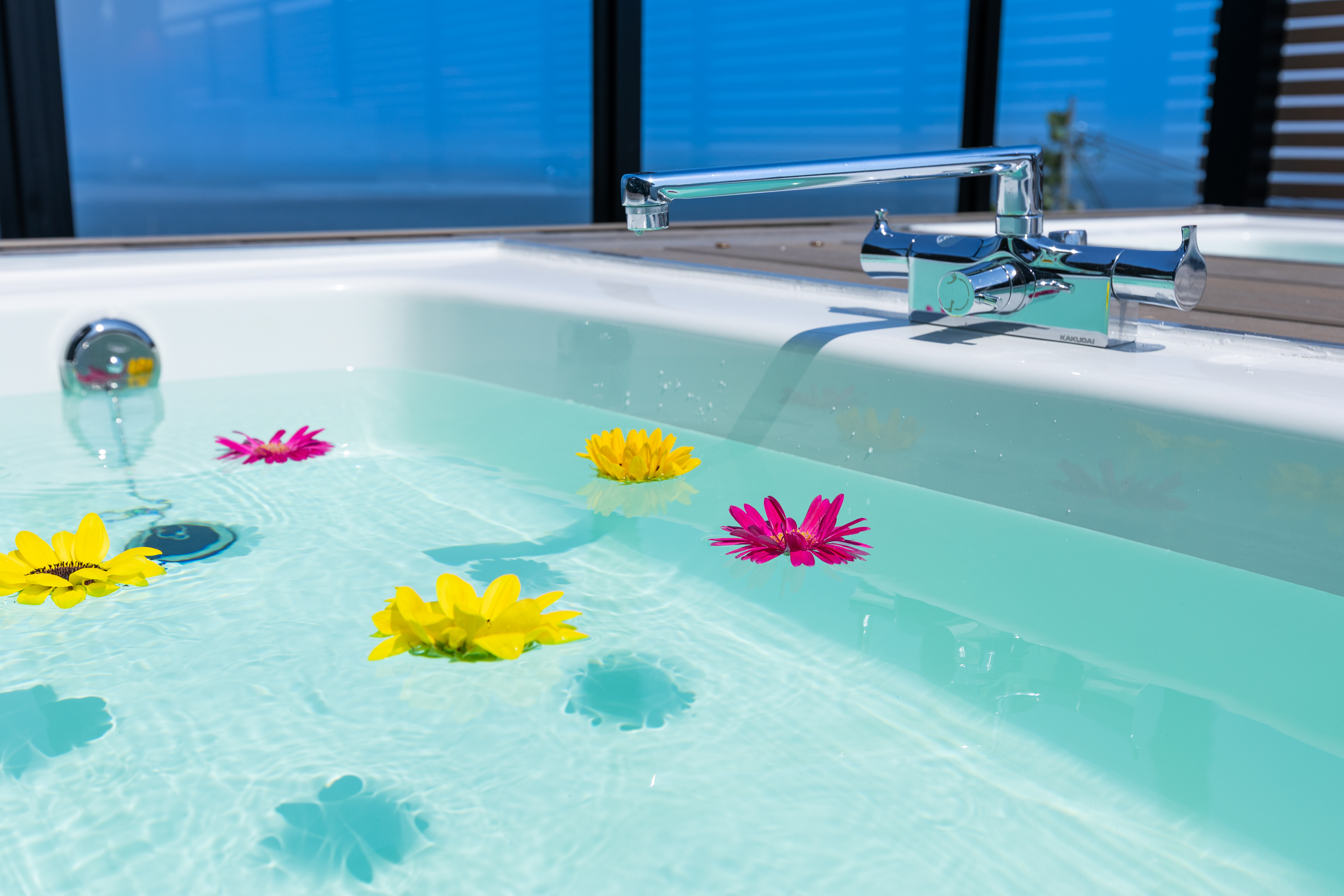 屋上 露天風呂兼水風呂