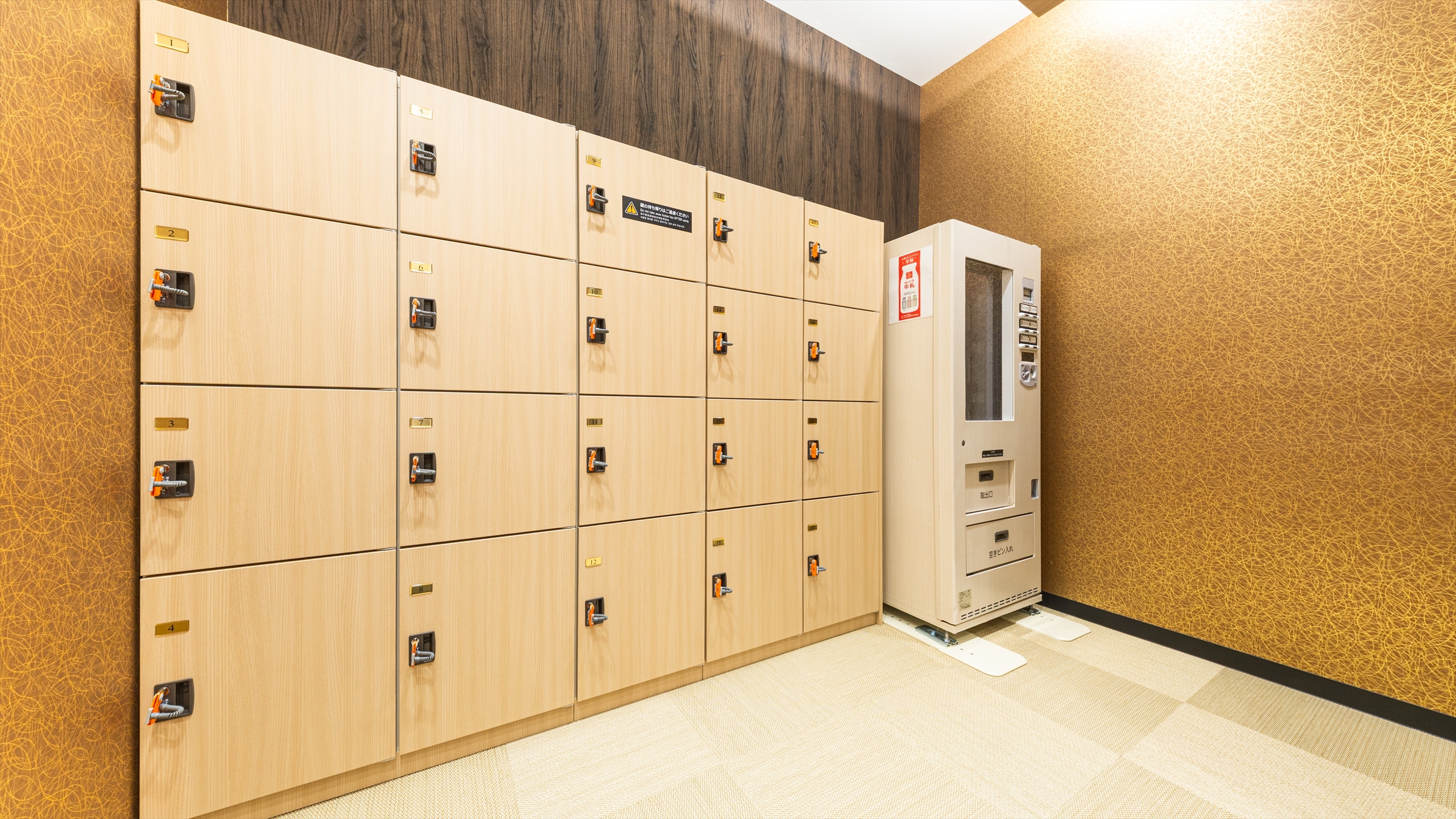 女性大浴殿内白バラ牛乳自動販売機