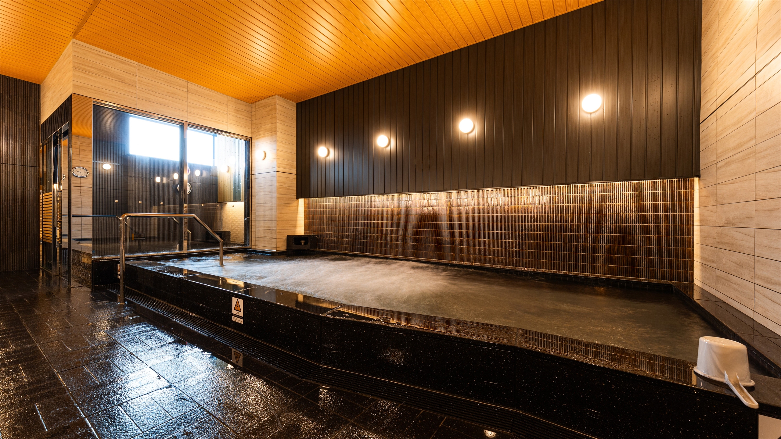 男性大浴殿内湯