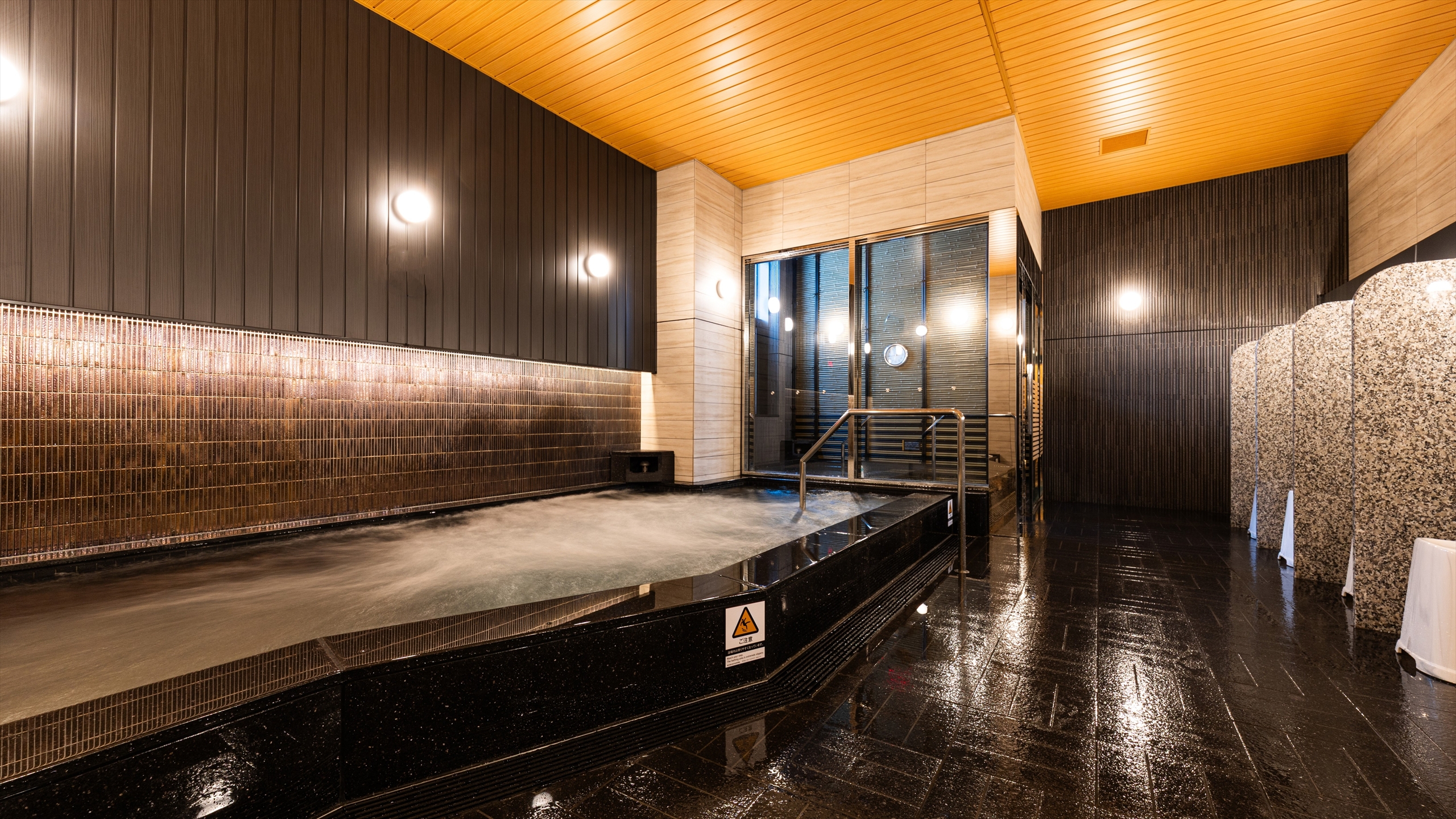 女性大浴殿内湯