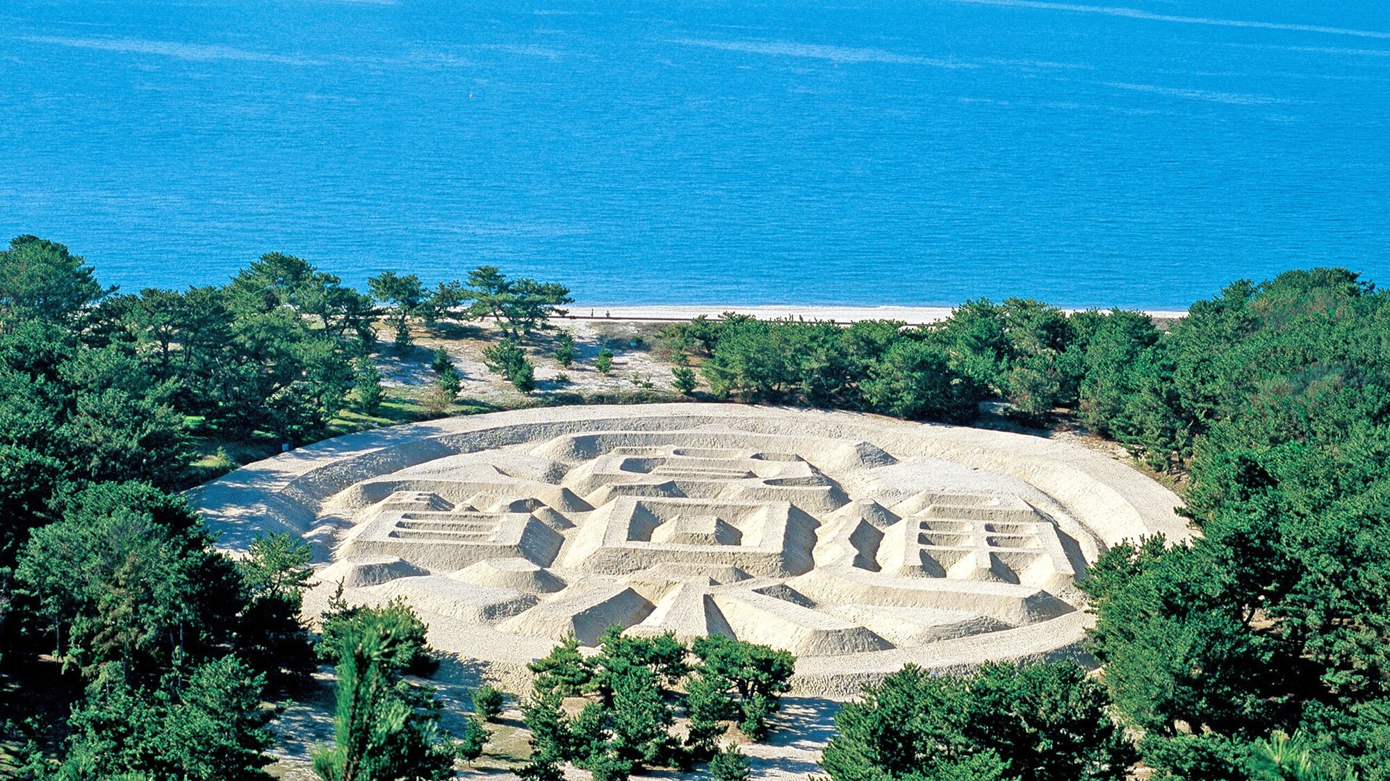 銭形砂絵「寛永通宝」・琴弾公園