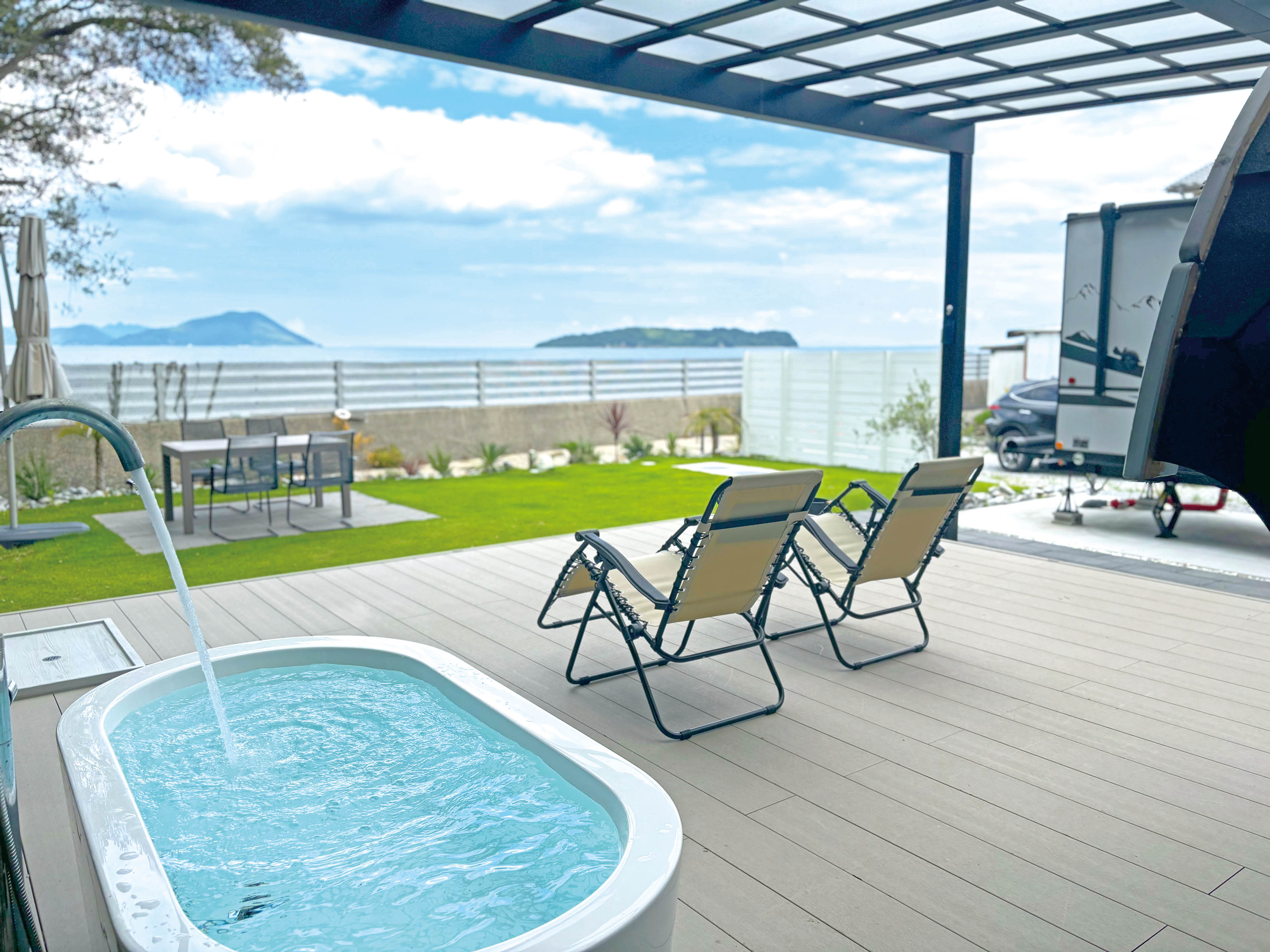 テラスをから海側を望む