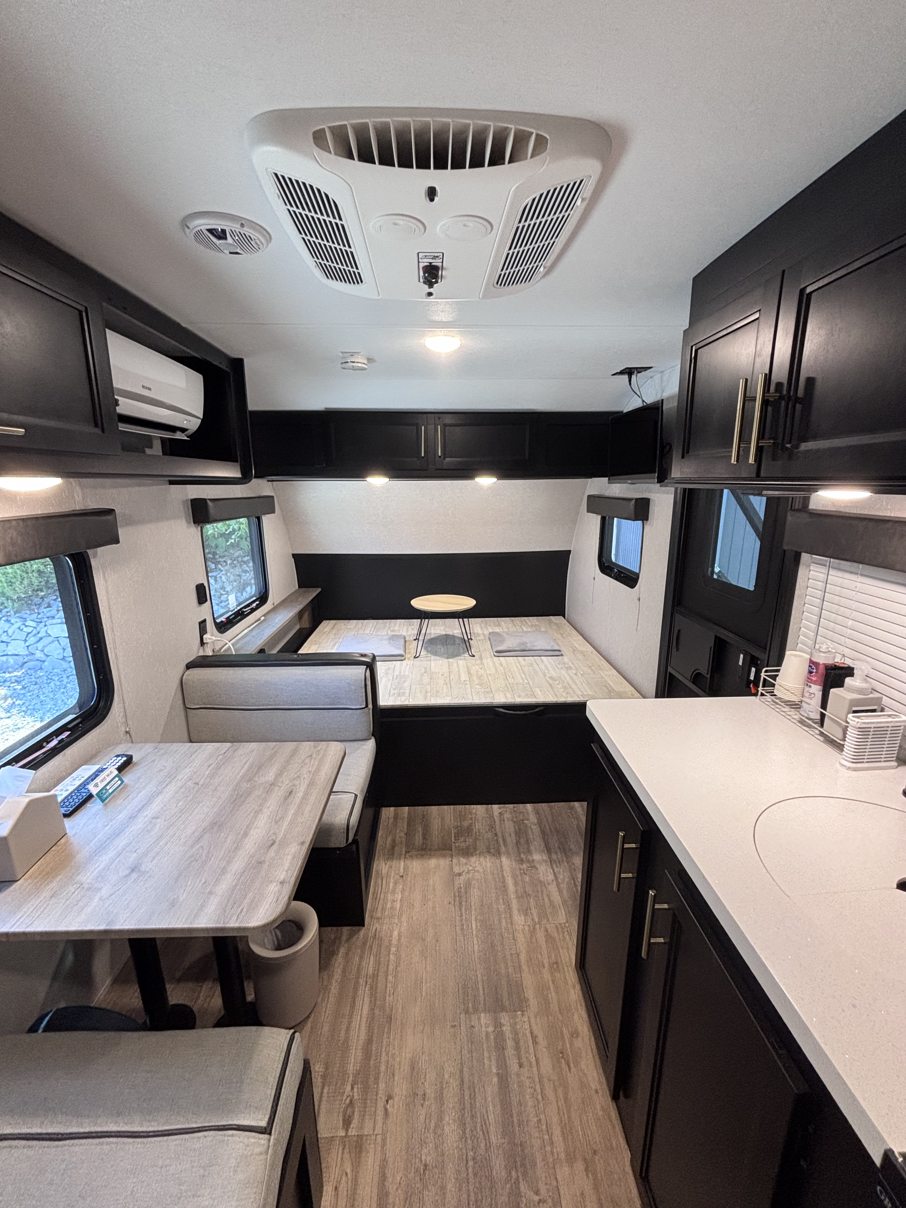 室内奥から小上がりまで