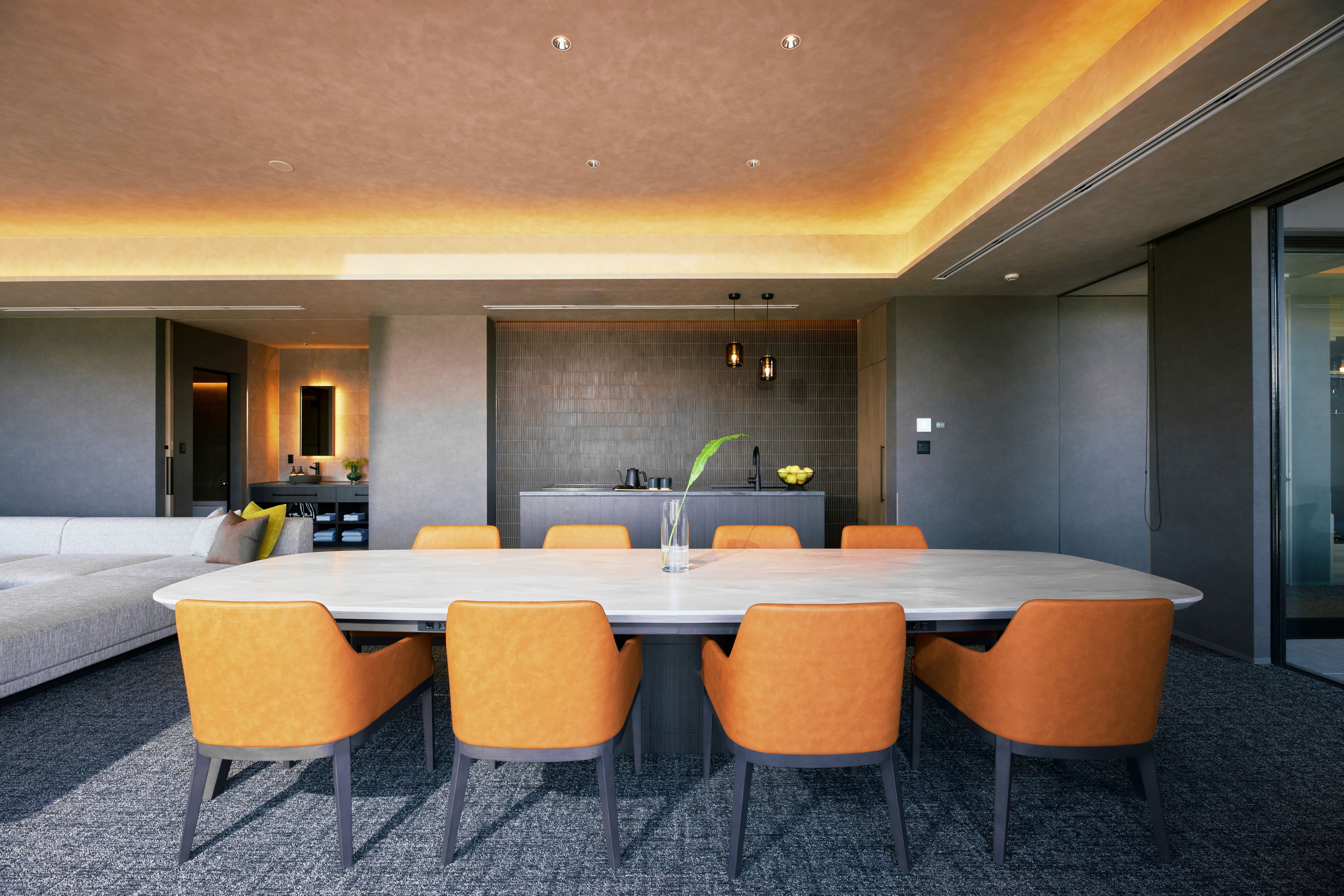 ペントハウス　ダイニング