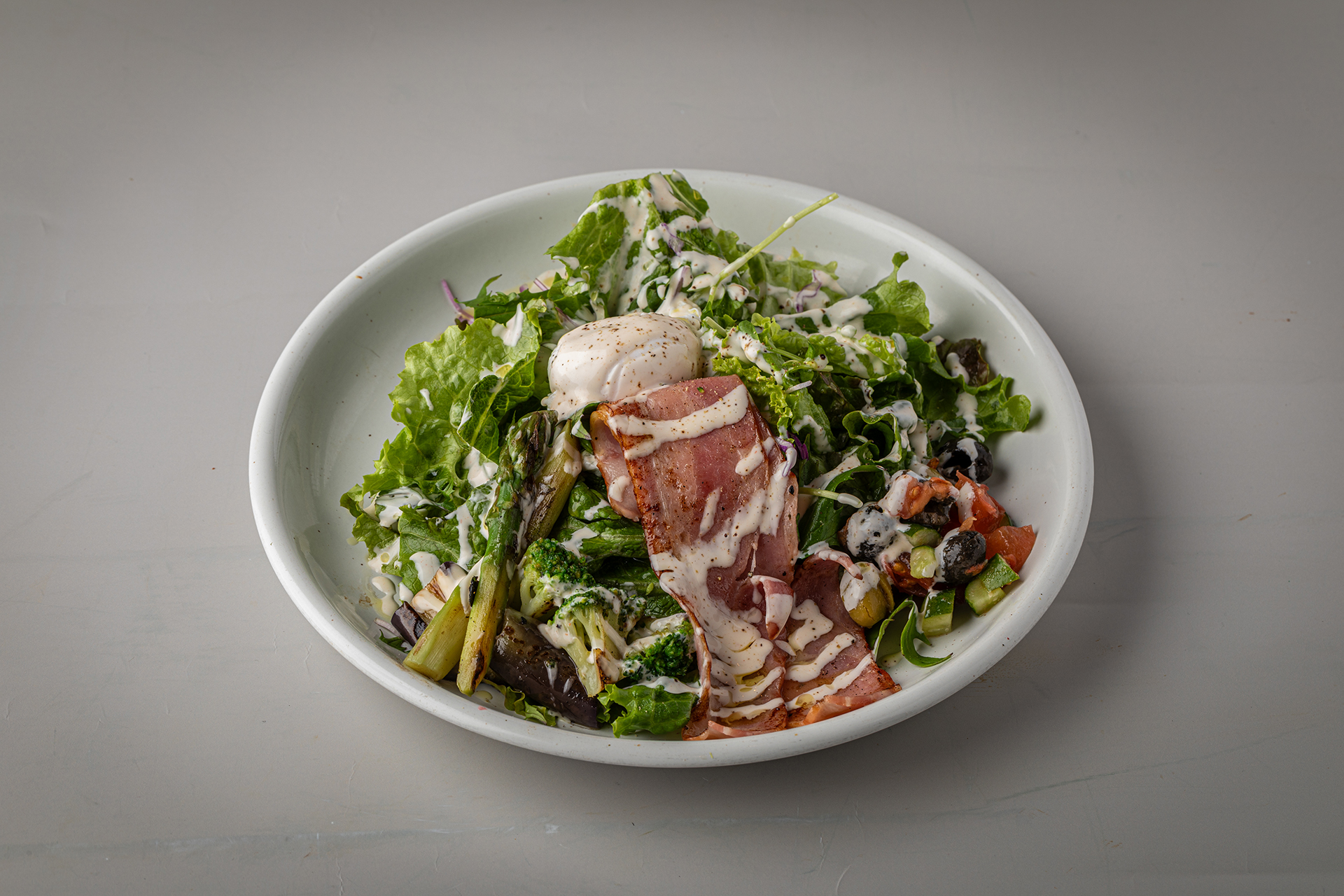 渡邉ハム工房ベーコンと御殿卵のサラダ仕立て