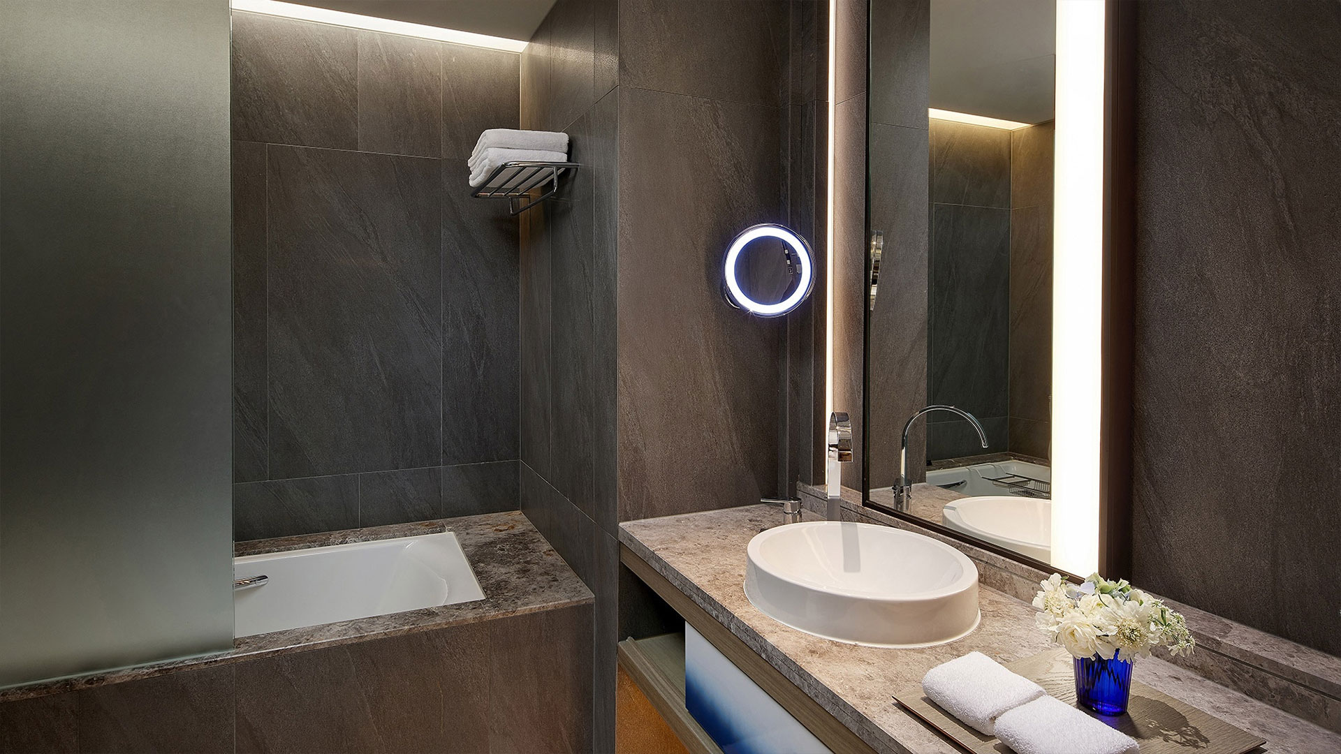 プレミアルームの浴室