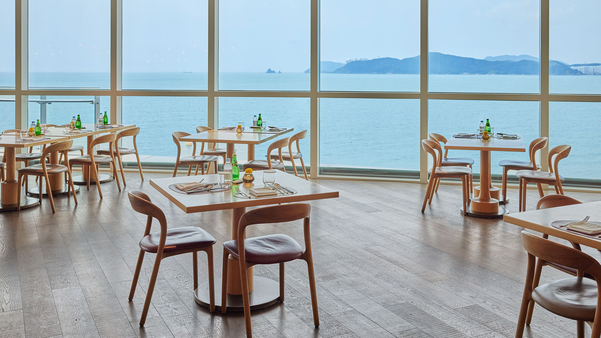 レストラン 「ザ・ビュー」