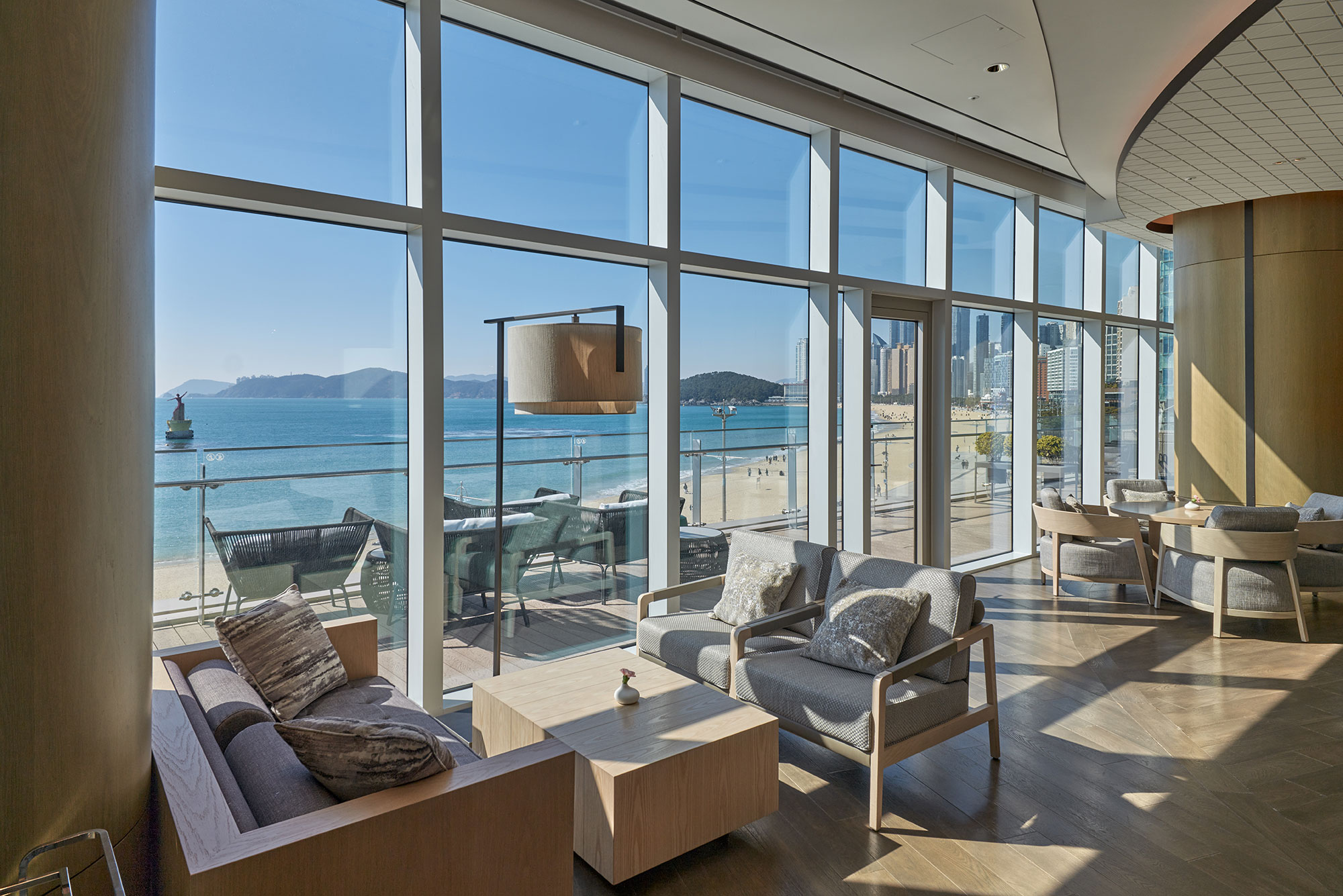 ラウンジ＆バー 「ザ・ラウンジ」