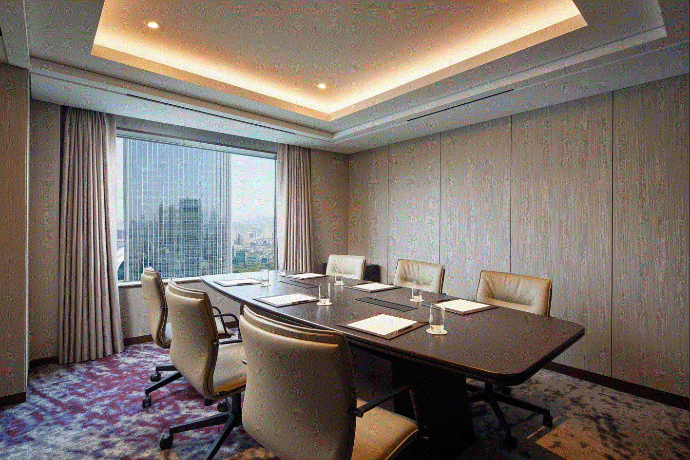 クラブラウンジの会議室