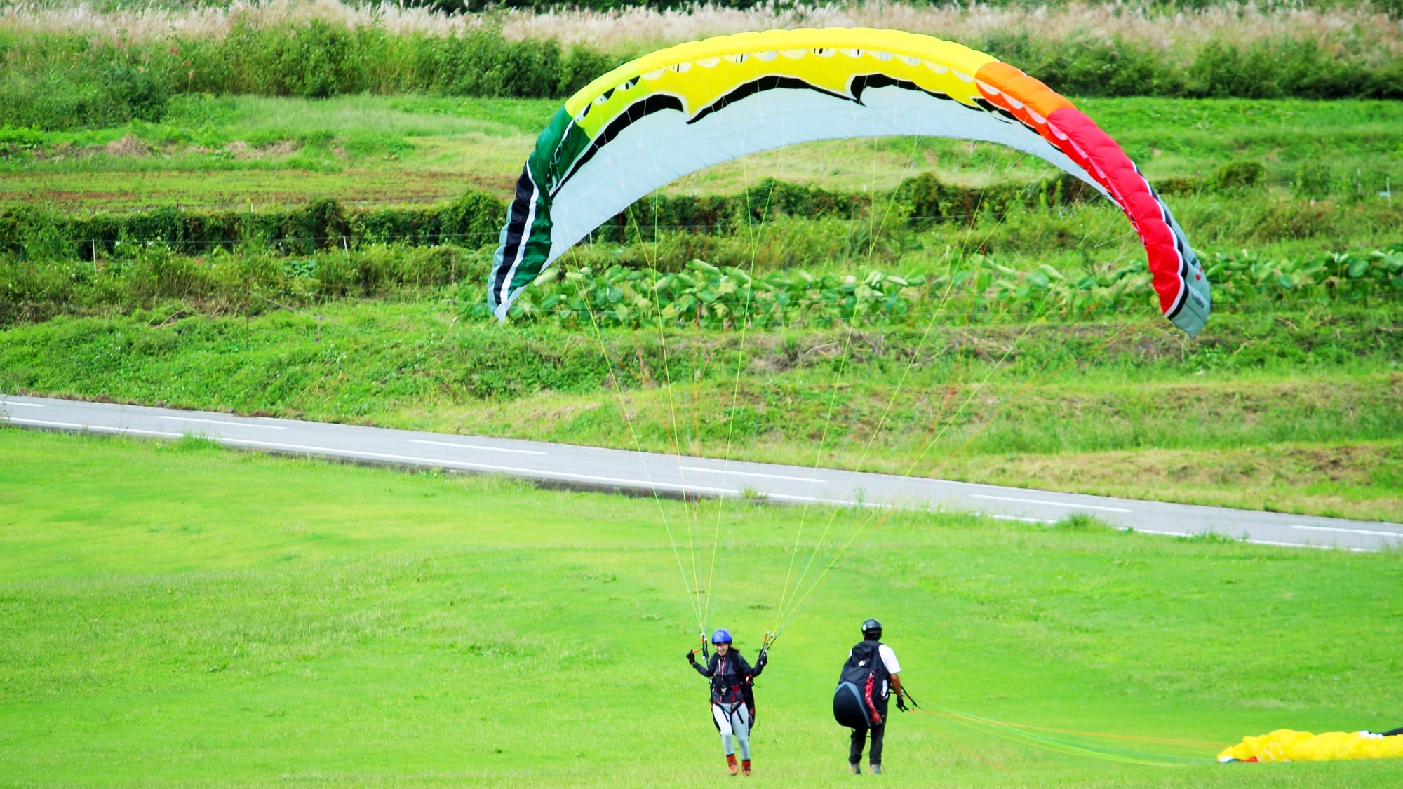 *【パラグライダー】夏の醍醐味！季節の風を感じて♪※雨天でもお楽しみいただけます。