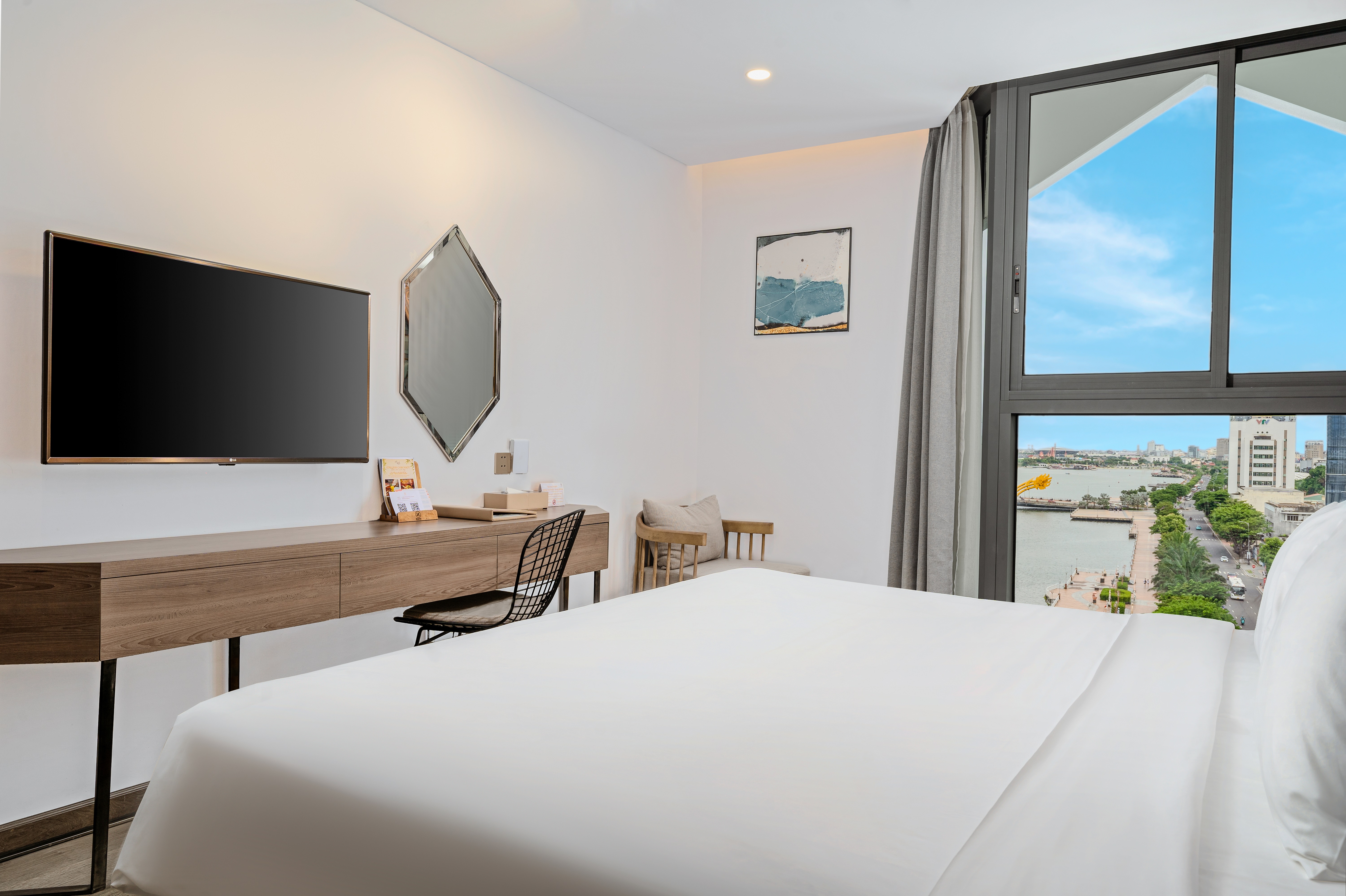 Deluxe Partial Riverview Double