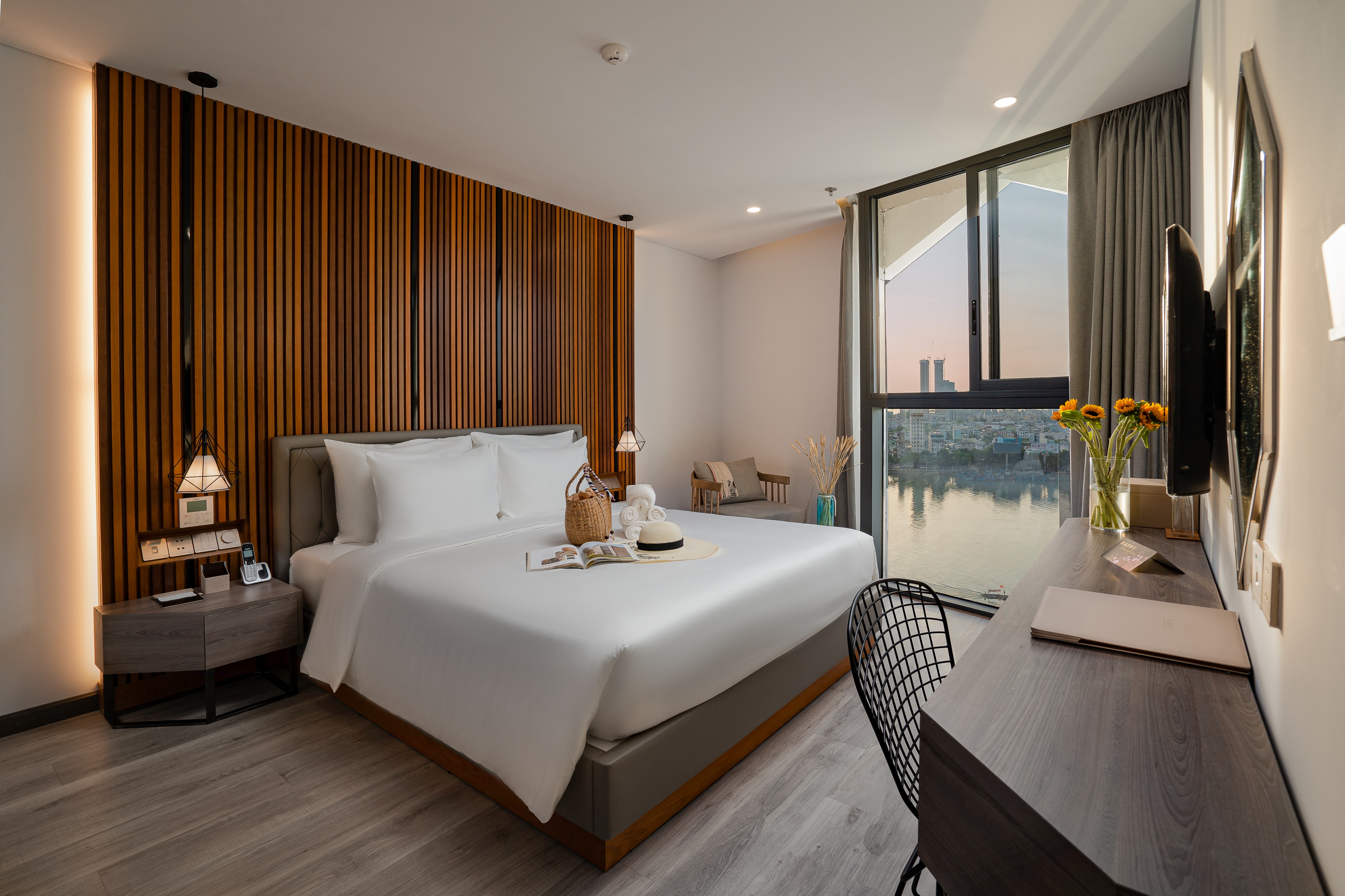 Two Bedroom Riverview Apartment with Kitchen