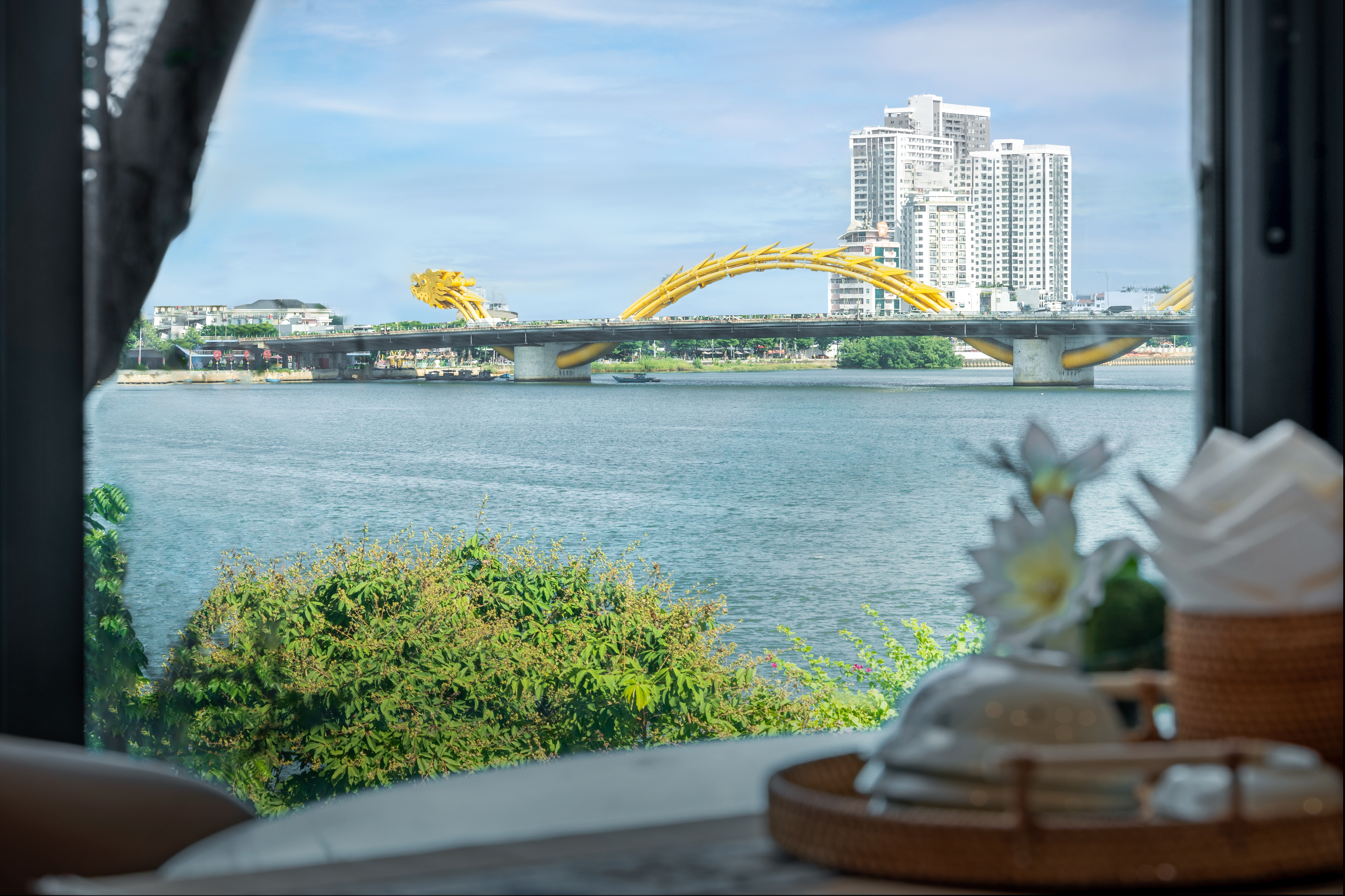 M&Agrave;NH Vietnamese Cuisine Restaurant_view