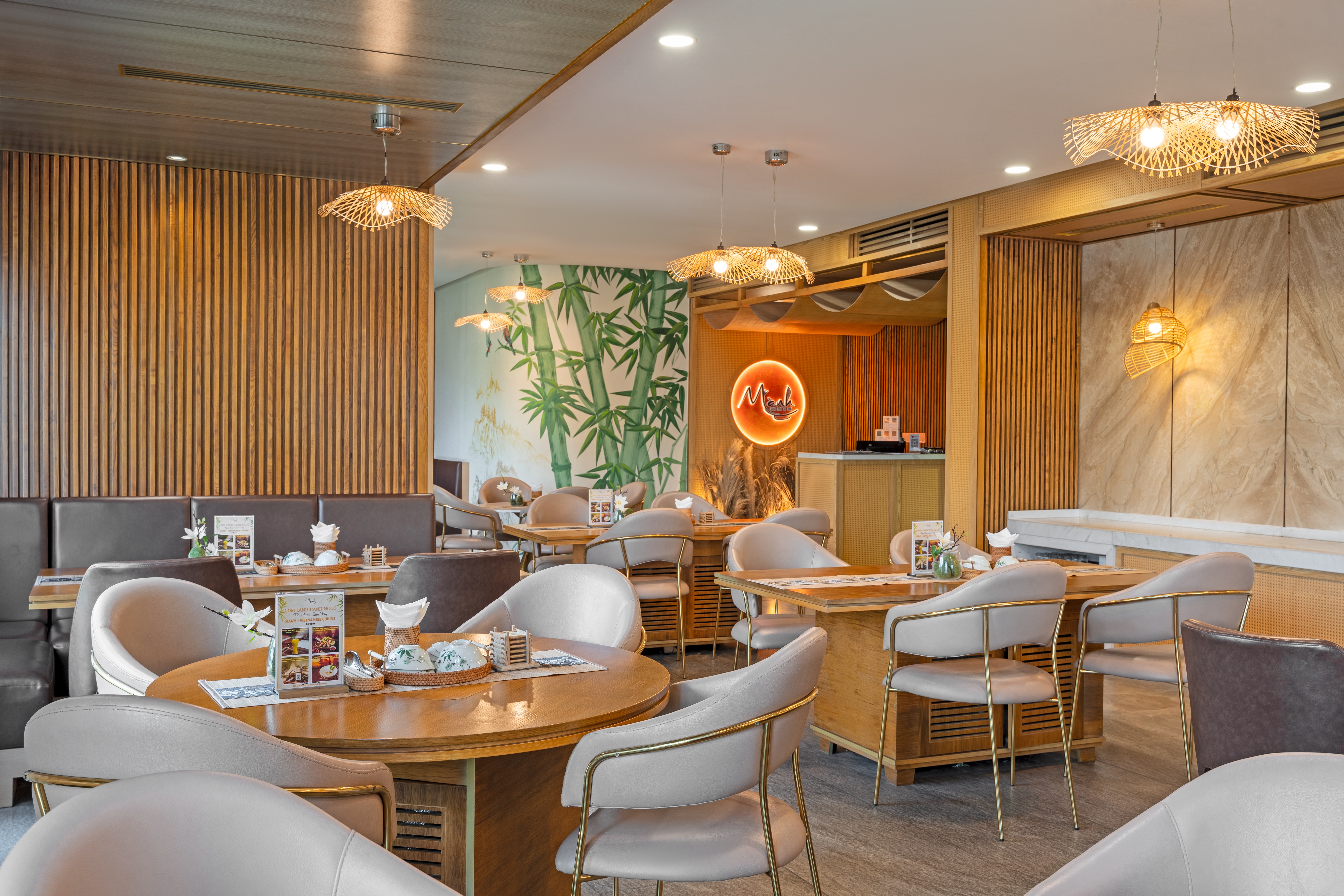 M&Agrave;NH Vietnamese Cuisine Restaurant