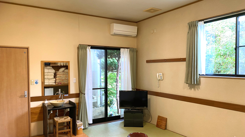 庭が見える12畳和室