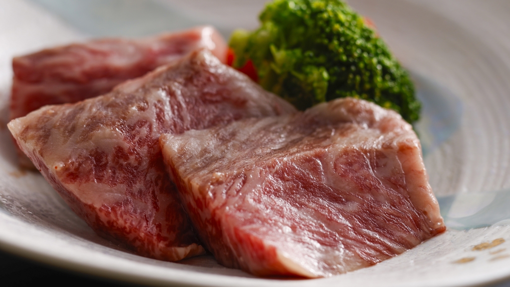 【冬・琴引GUPカニフル】カニ卸直営宿のズワイガニフルに選べる1品（牛 or 鮑）＜1人約2杯使用＞