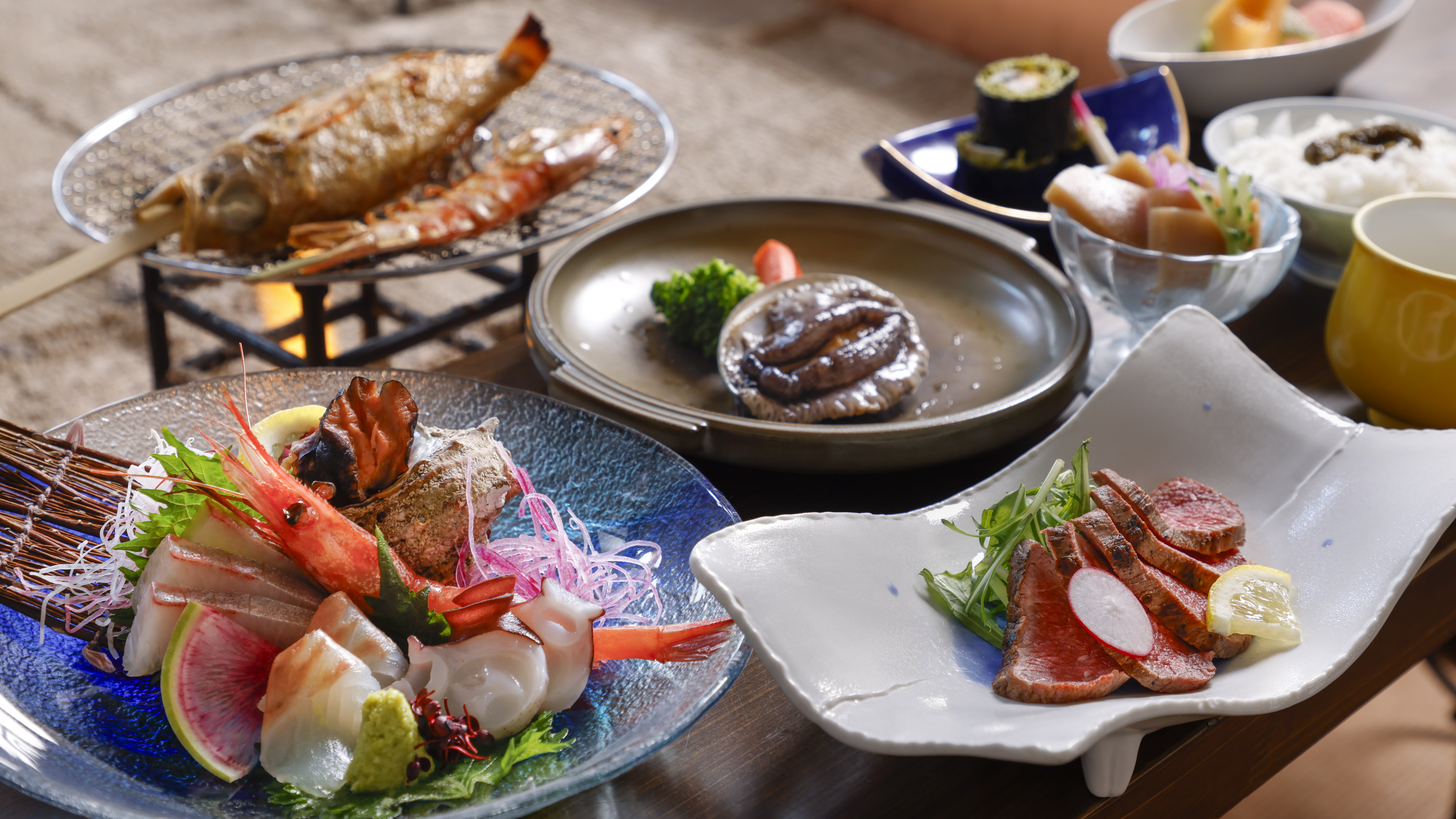 【夏・特選会席】磯の香り立ち込める鮑陶板焼きに鮮度が売りのお刺身5種盛りなどを！