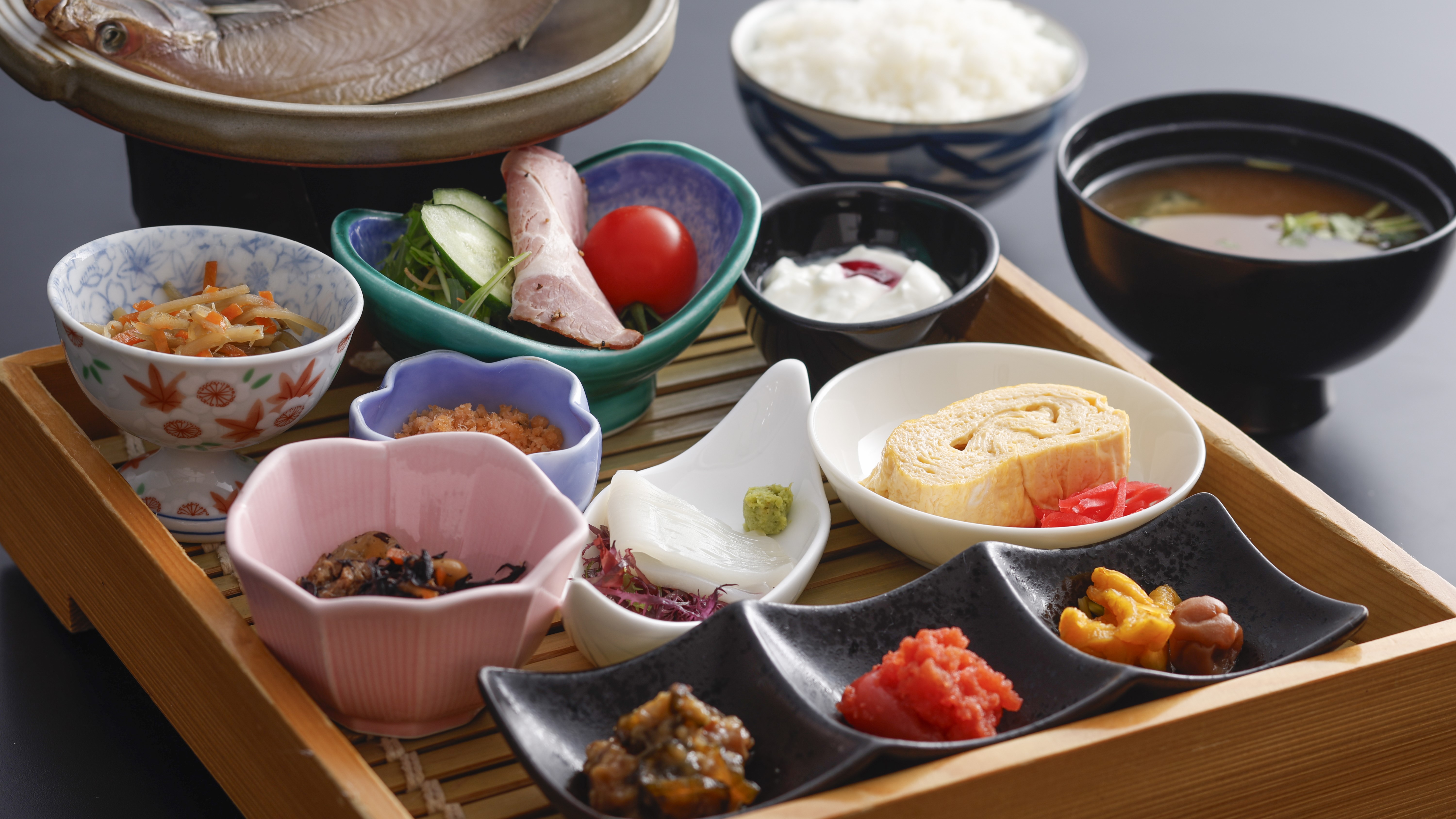 【通年・朝食】自家製の特性干物や丹後のコシヒカリを使用した朝食