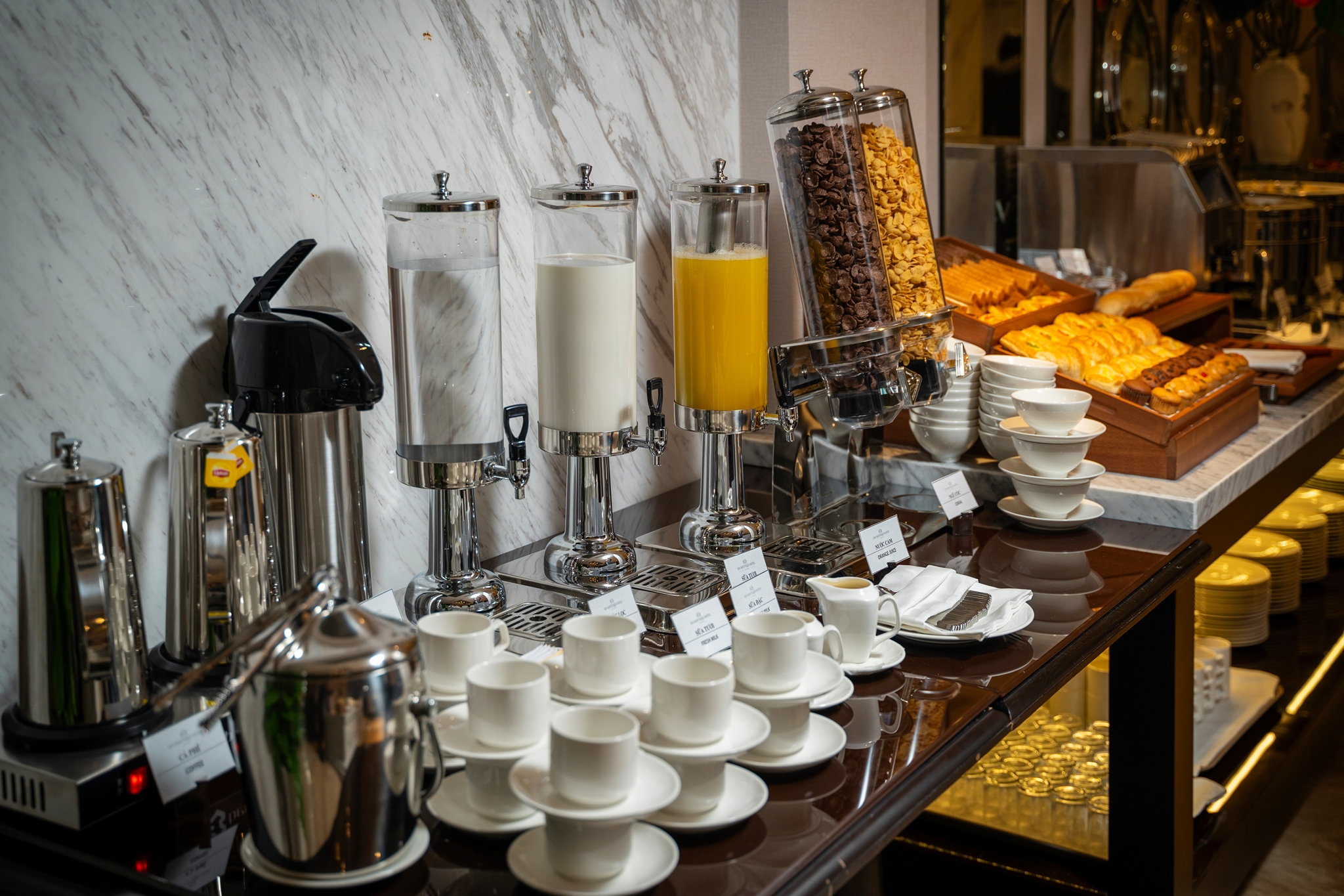 食品（ブッフェ式）