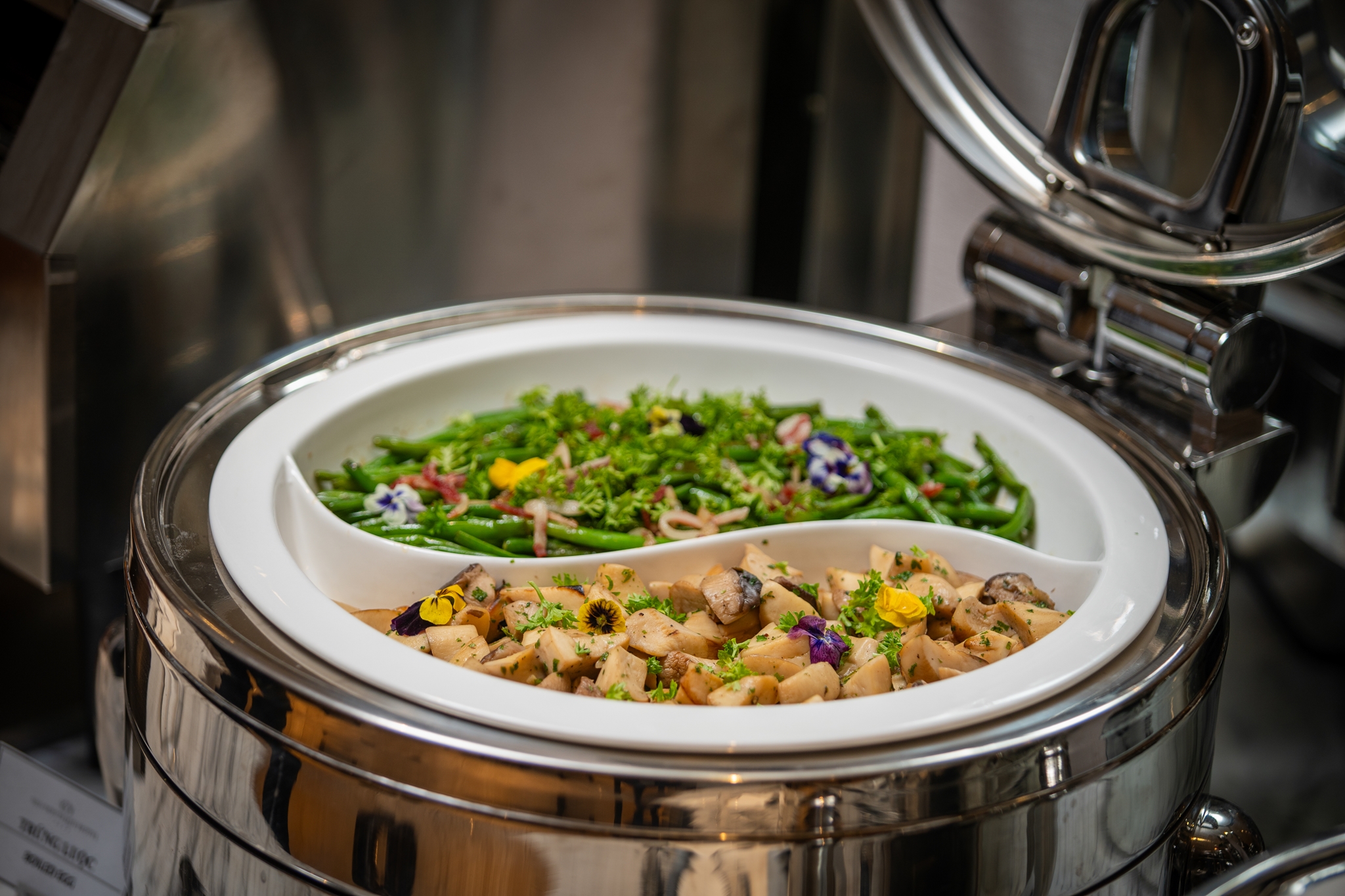 食品（ブッフェ式）