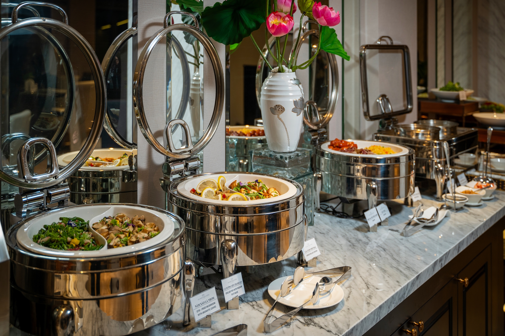 食品（ブッフェ式）