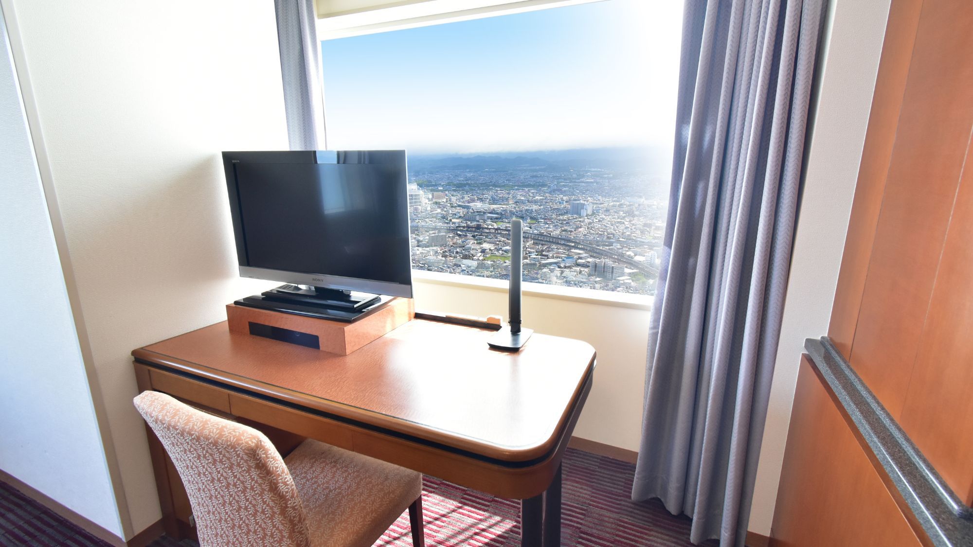 デラックスコーナーツインハイウェイビュー