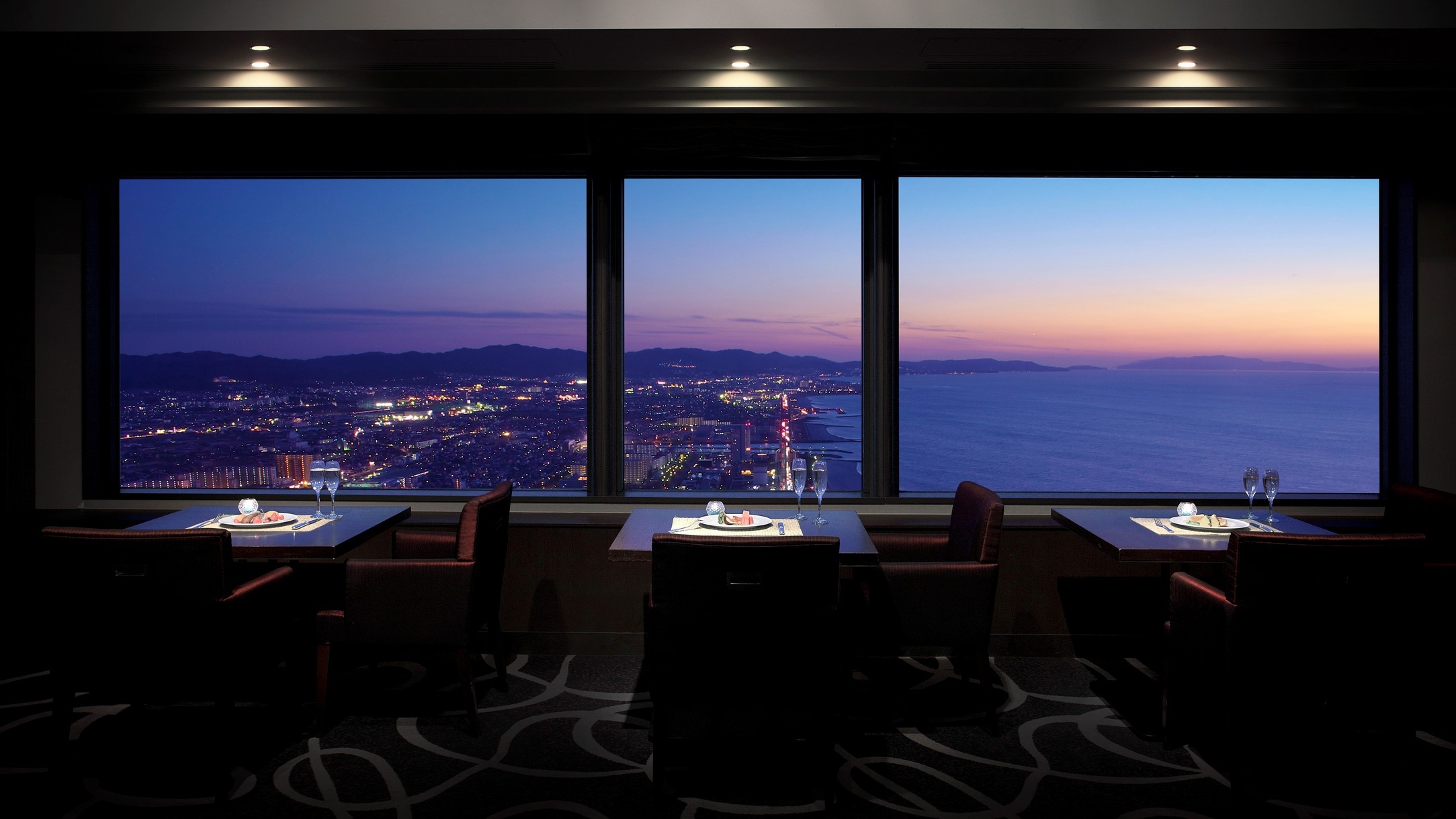 日本夜景遺産認定記念 【お子様割】年始ディナーバイキング［19:30開始／90分制］【駅直結】