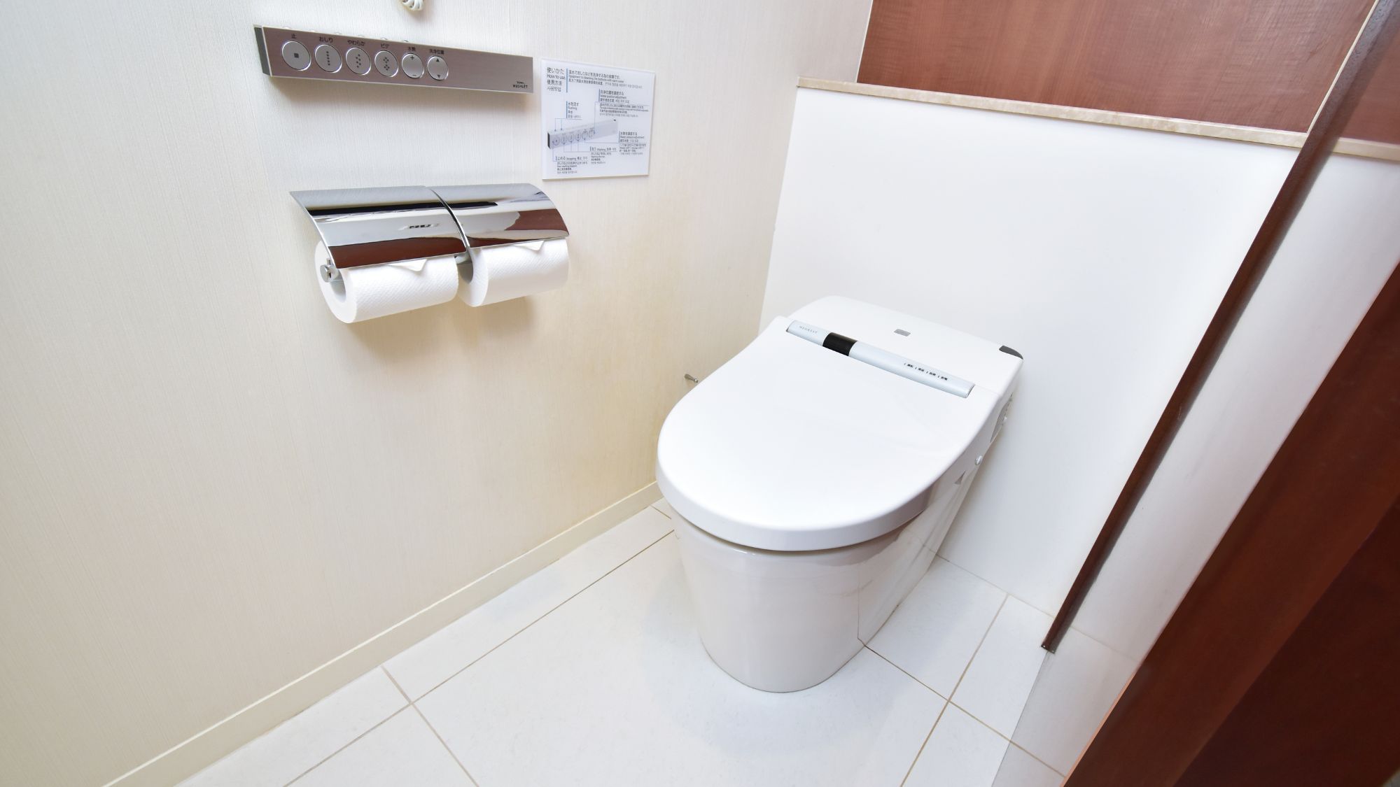 プレミアフロアのユミットバス。浴室はセパレート式