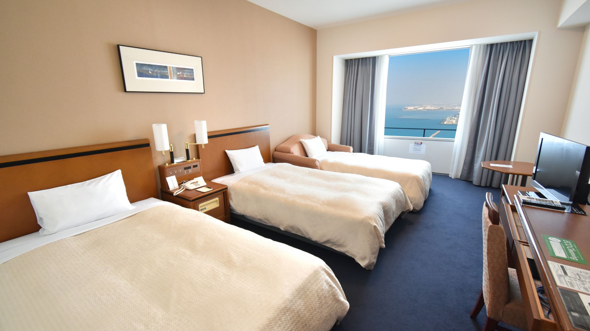 スーペリアトリプル（スーペリアツイン+ソファベッド）