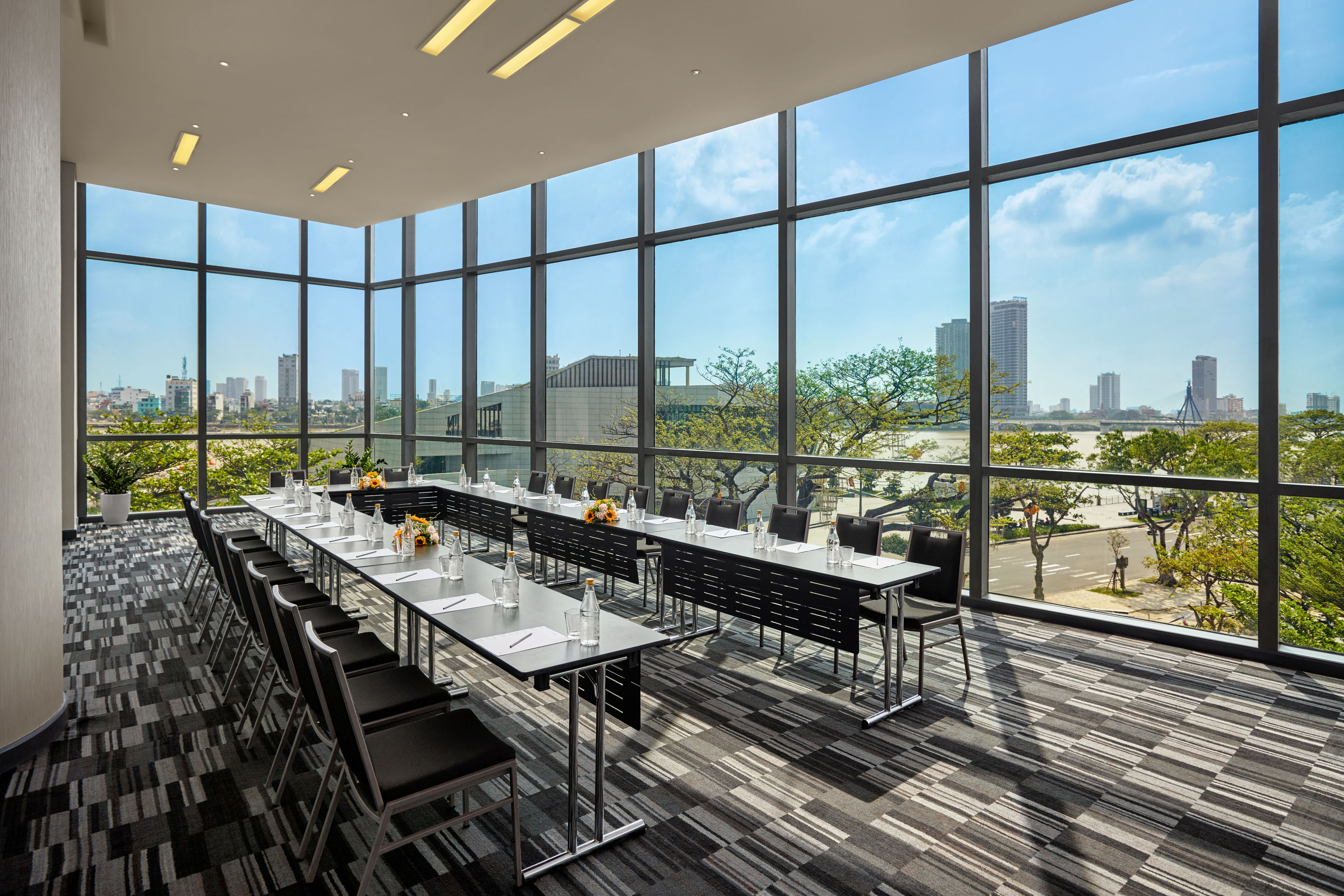 Kim Son Meeting room