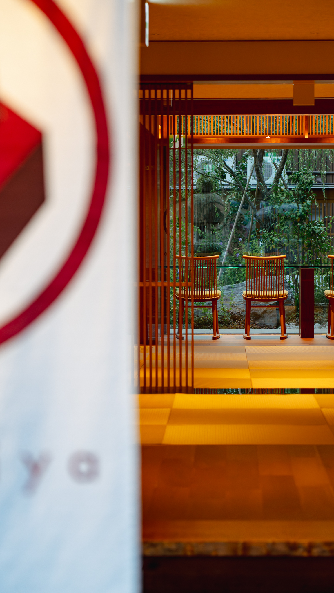 玄関から見える中庭