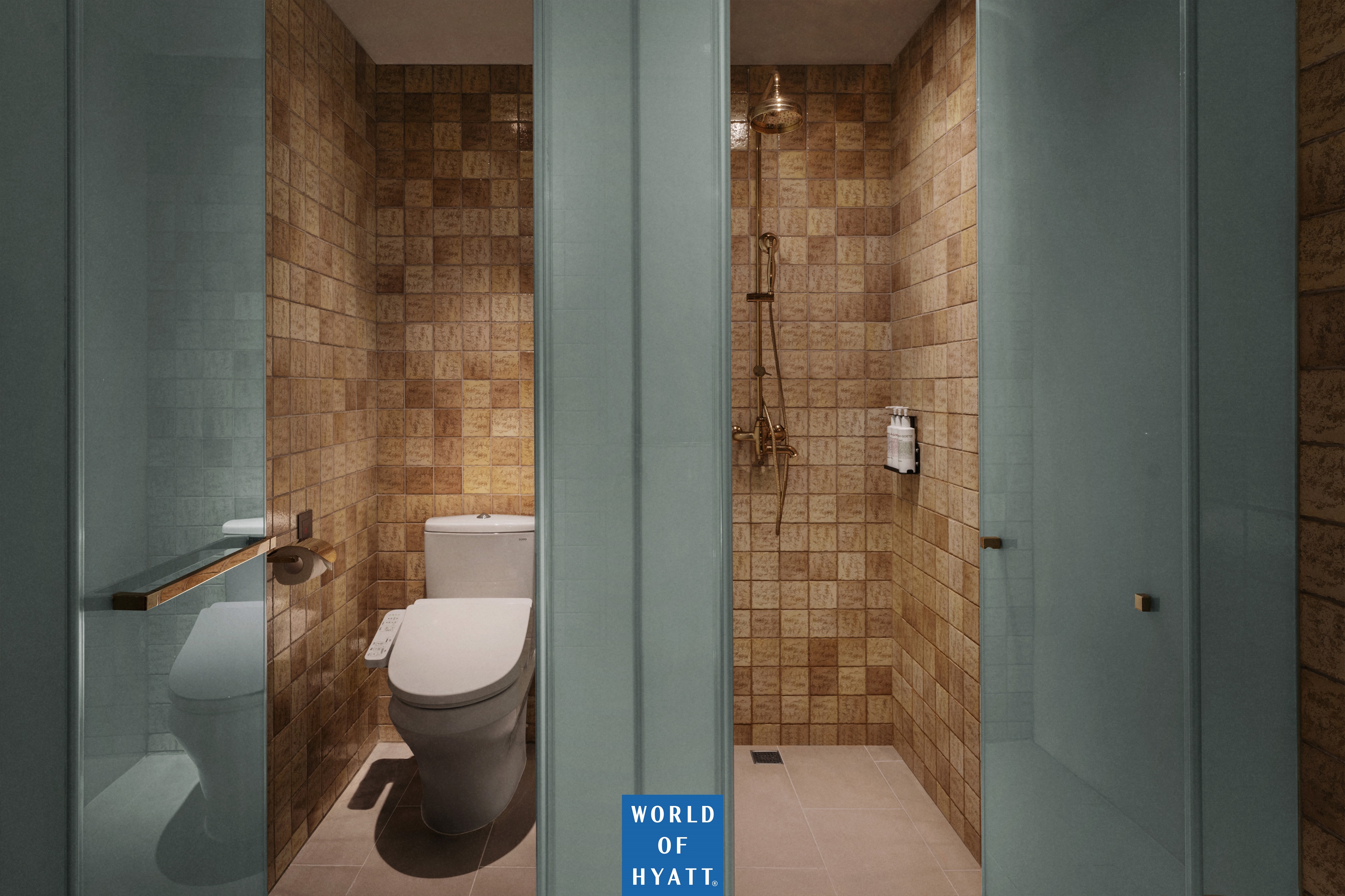 キングベッド1台＋専用バスルーム