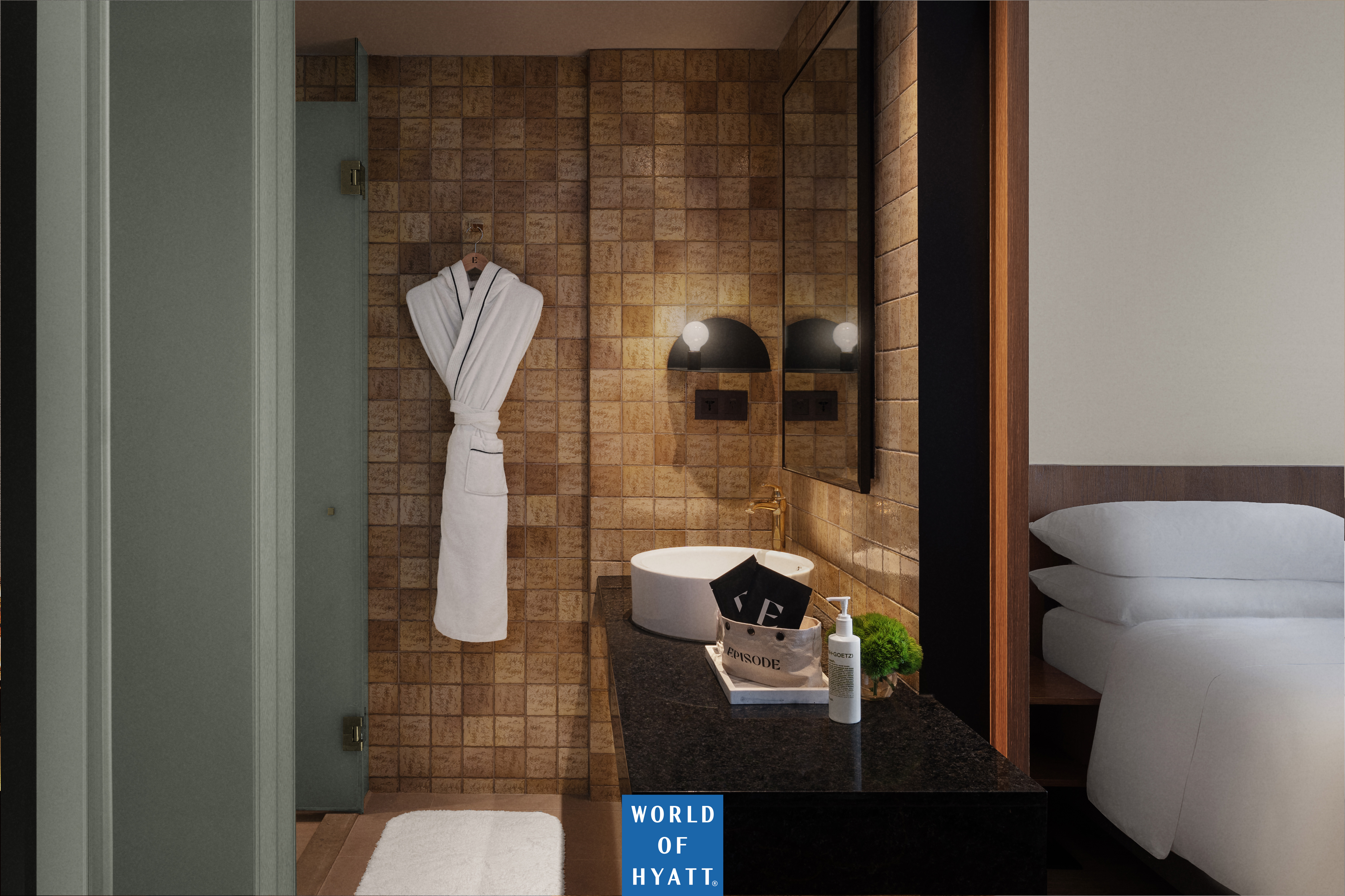 キングベッド1台＋専用バスルーム