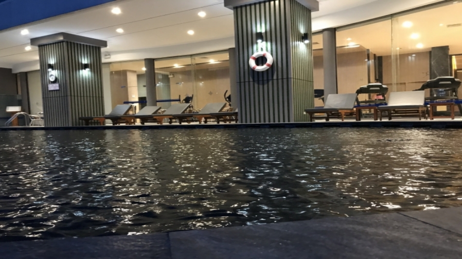 プール