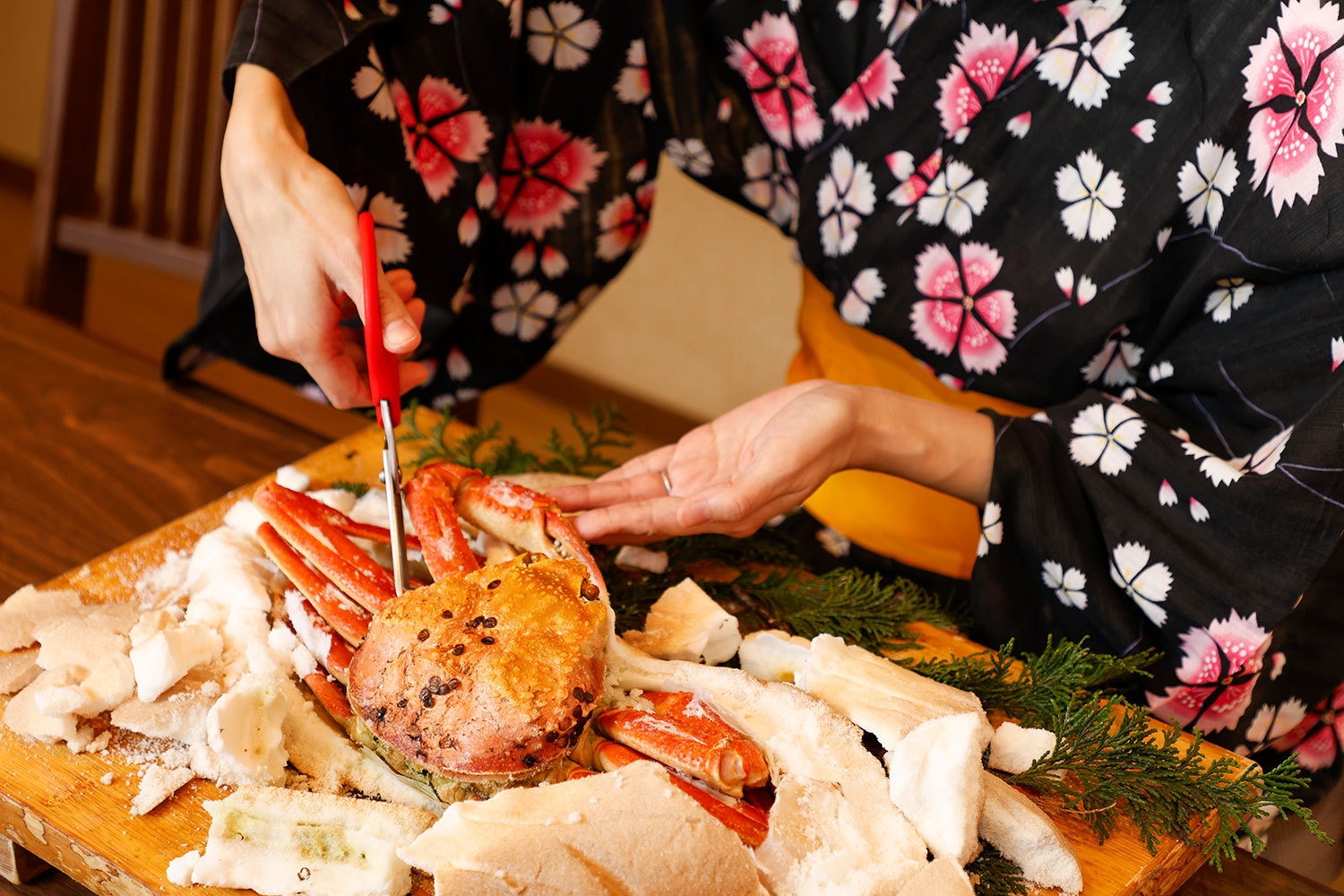 【限定タイムセール3000円引！】蟹もお肉も食べたい欲張りさんへ♪蟹塩釜＆牛ステーキ＆しゃぶ【爛漫】