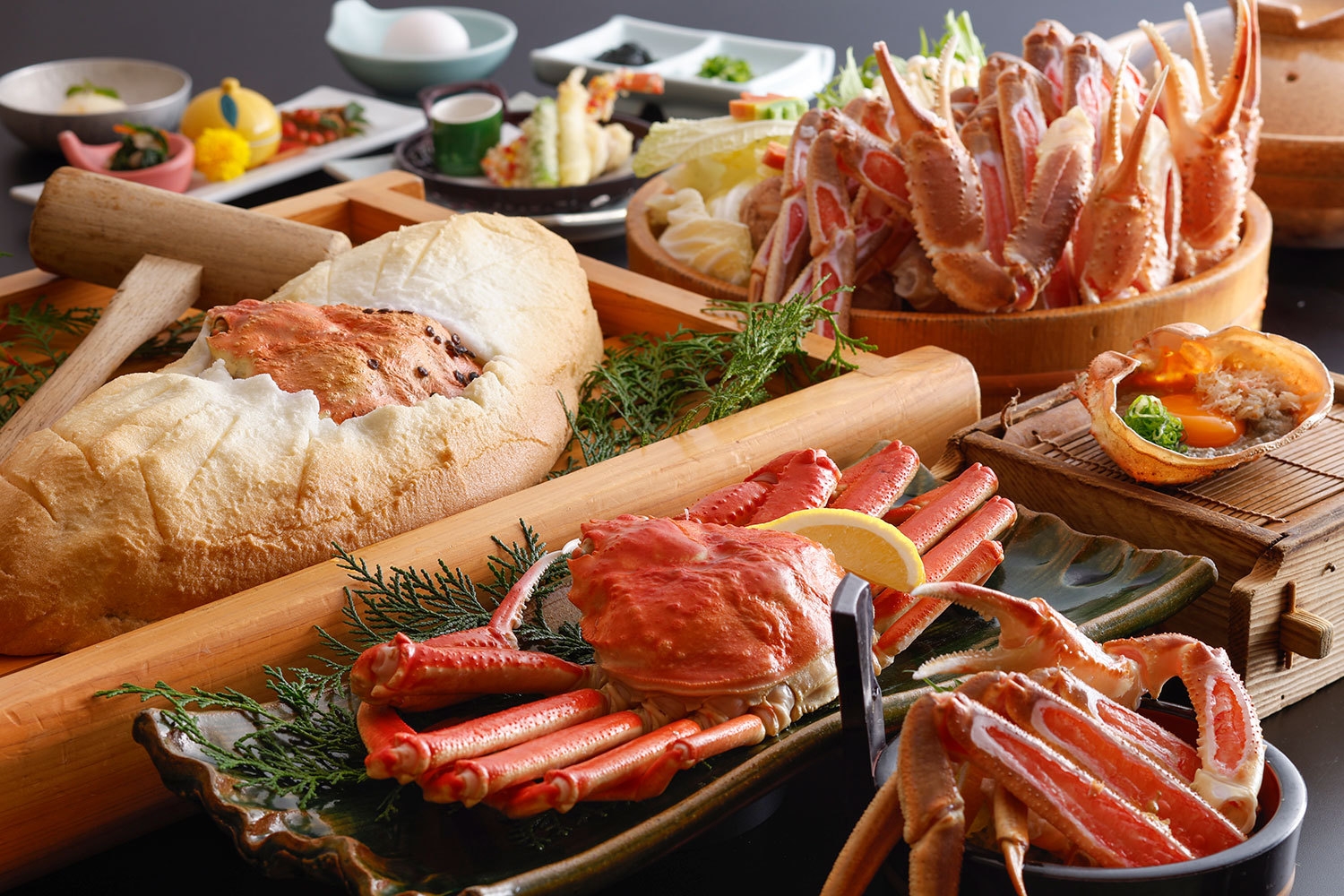 【かにかまくらと3L特大カニ鍋1人1杯＋茹で姿カニ1杯】更にカニ刺＋甲羅蒸し＋カニ天、蟹雑炊★玉手箱