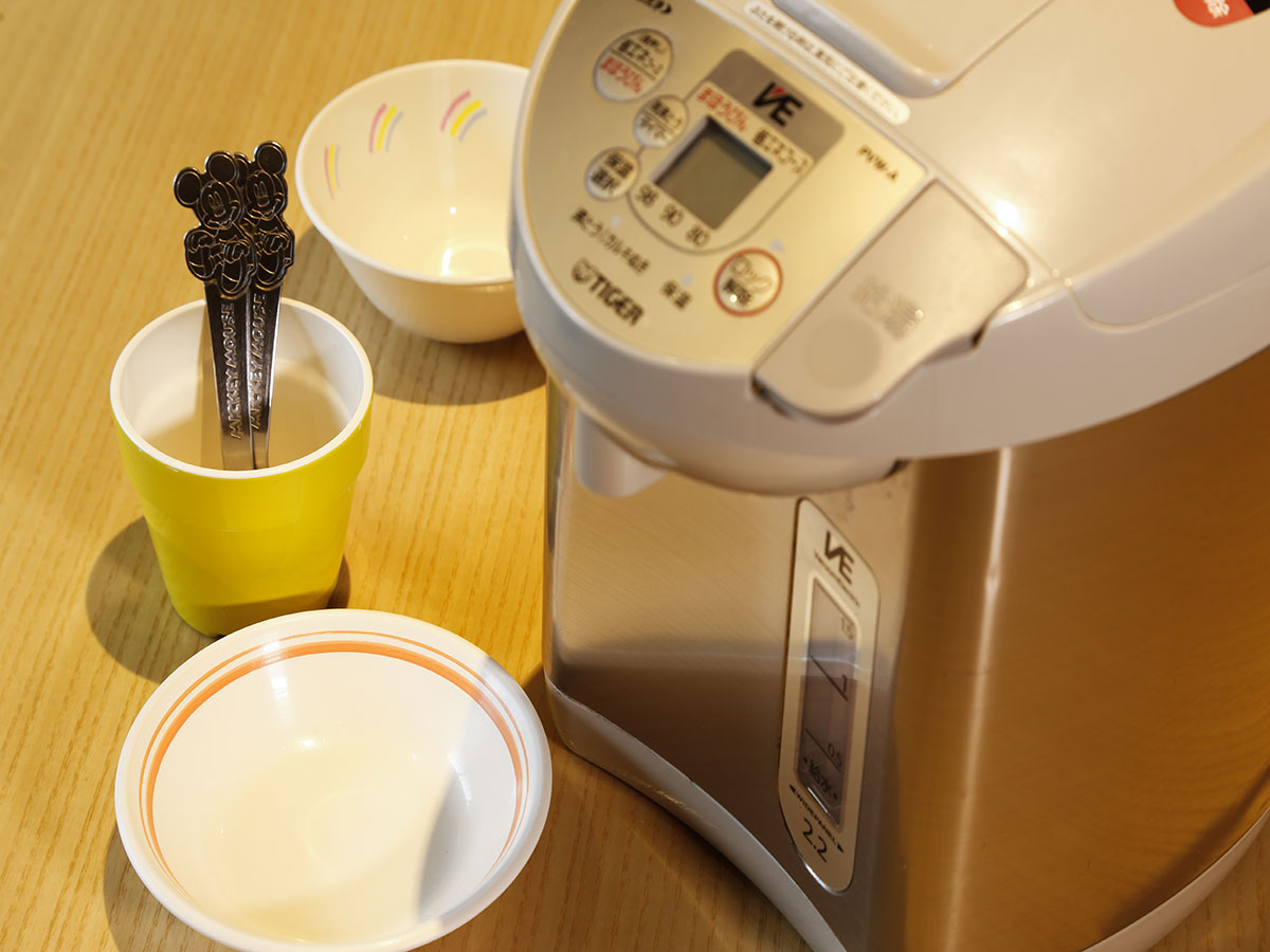 ミルクを作るのに必要なポットもお部屋にご準備しております♪