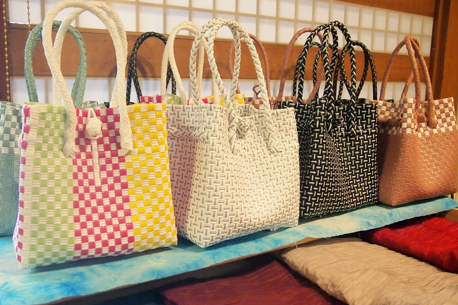 他とは差がつく、おしゃれでカラフルなカゴをご用意♪街歩きが楽しくなります☆