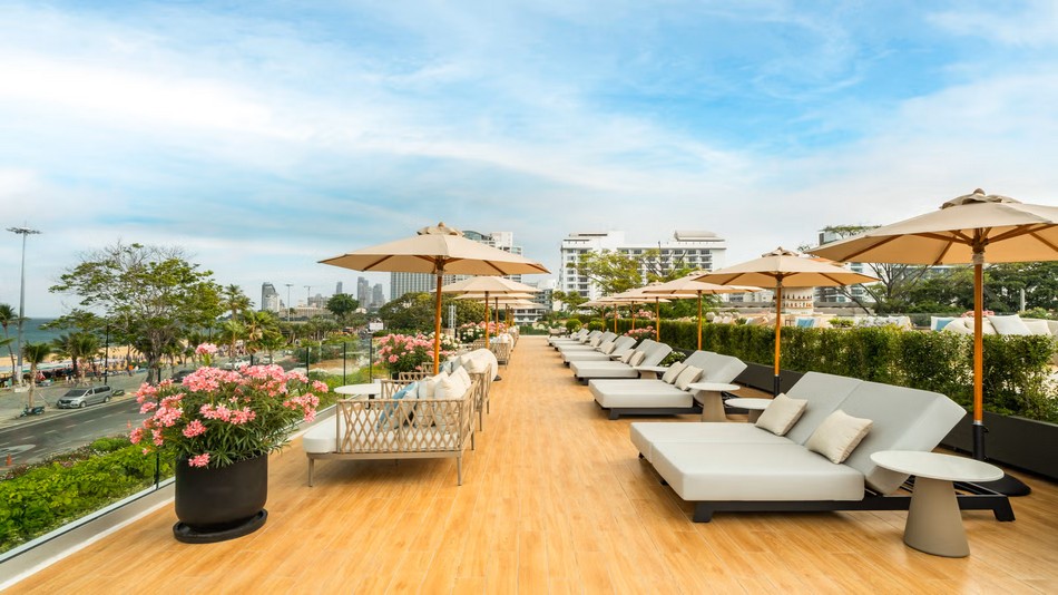 「レイ・ビーチ・クラブ」