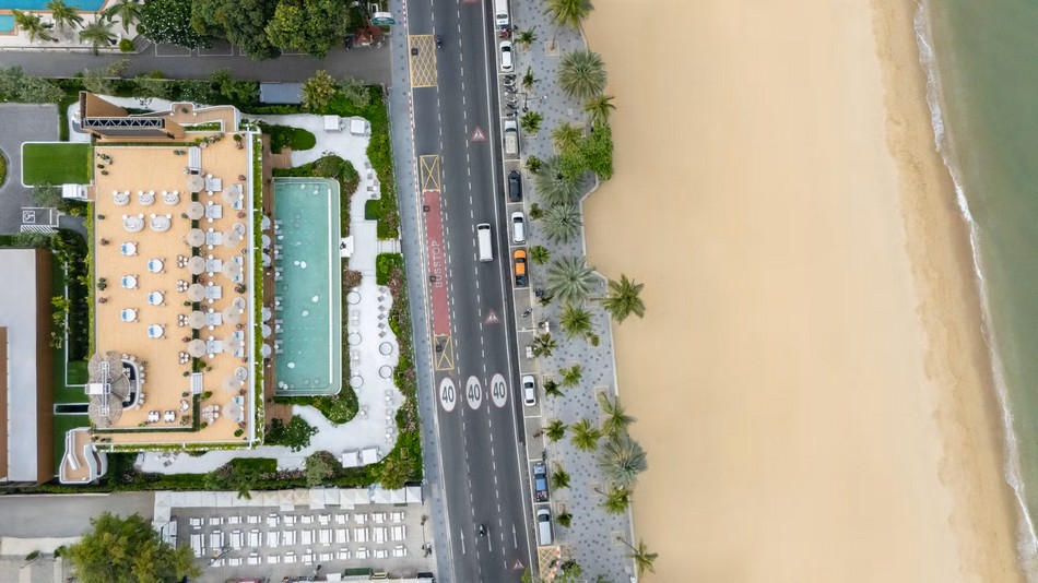 「レイ・ビーチ・クラブ」