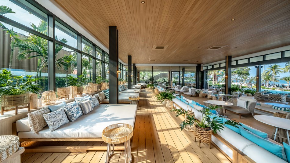 「レイ・ビーチ・クラブ」