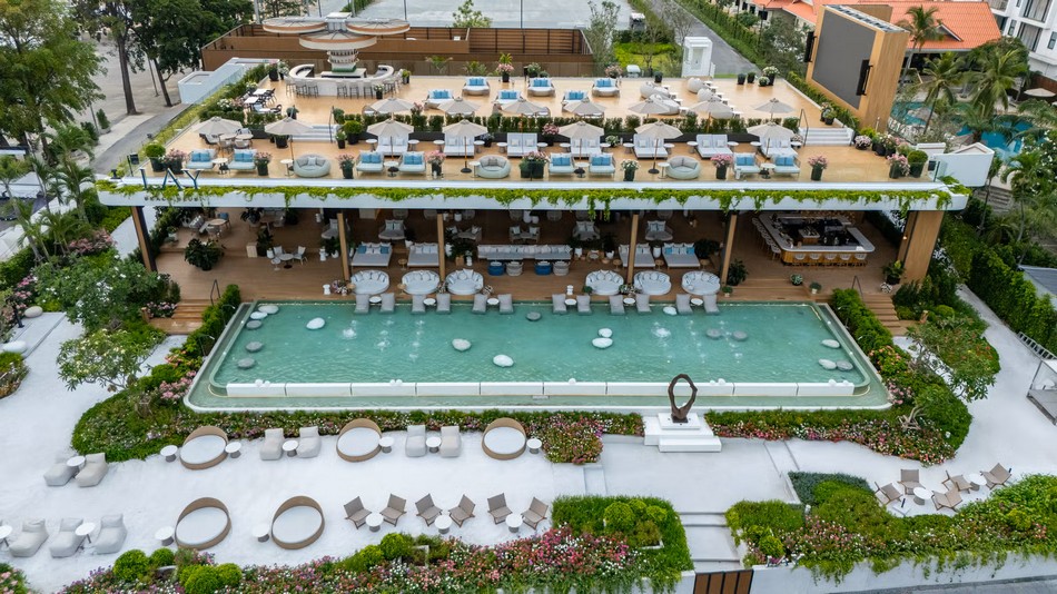 「レイ・ビーチ・クラブ」