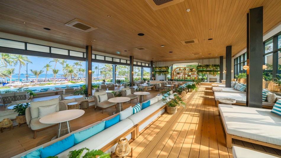 「レイ・ビーチ・クラブ」