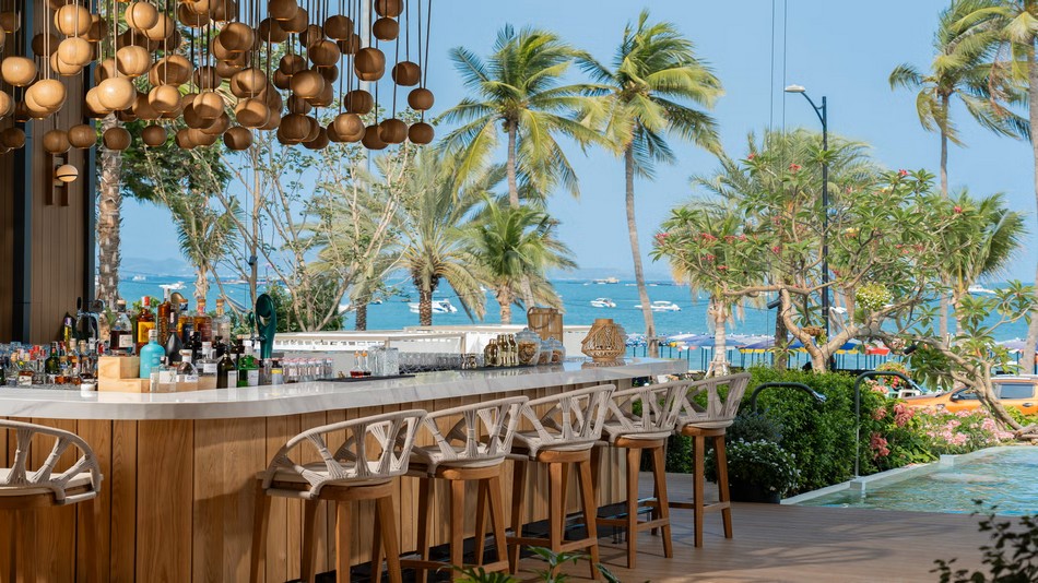 「レイ・ビーチ・クラブ」