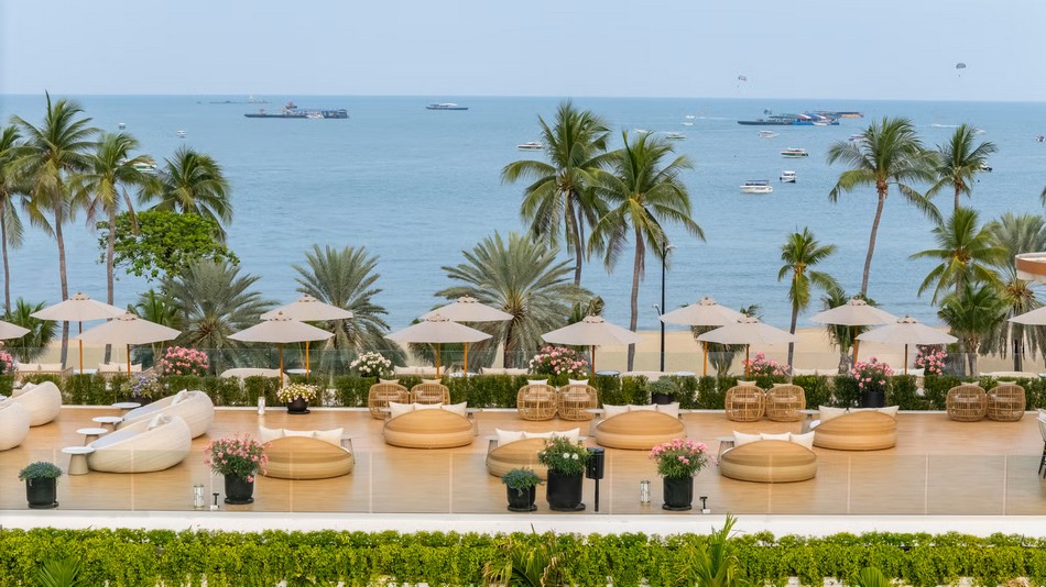 「レイ・ビーチ・クラブ」