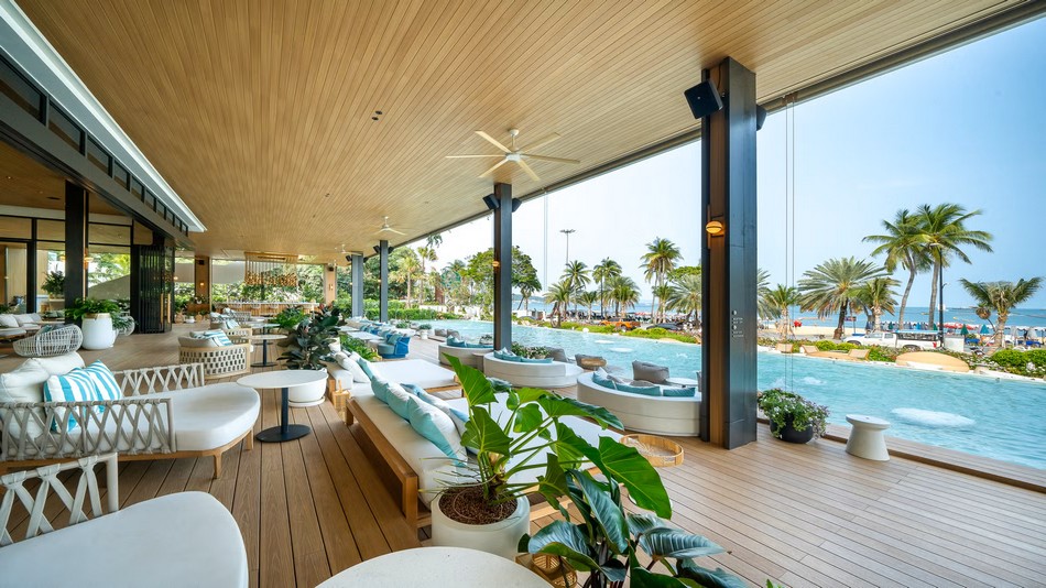 「レイ・ビーチ・クラブ」