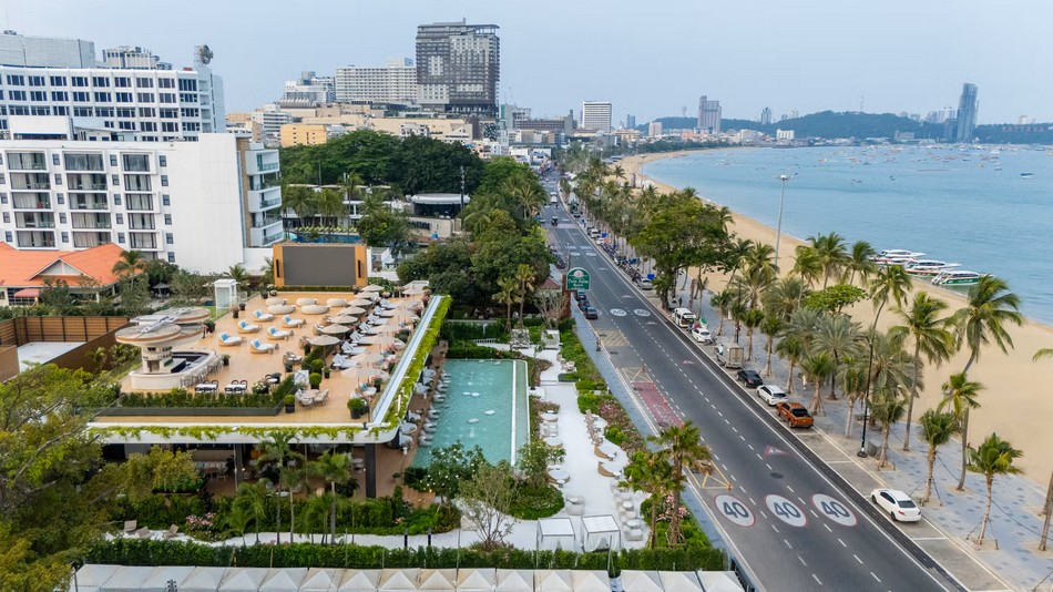 「レイ・ビーチ・クラブ」