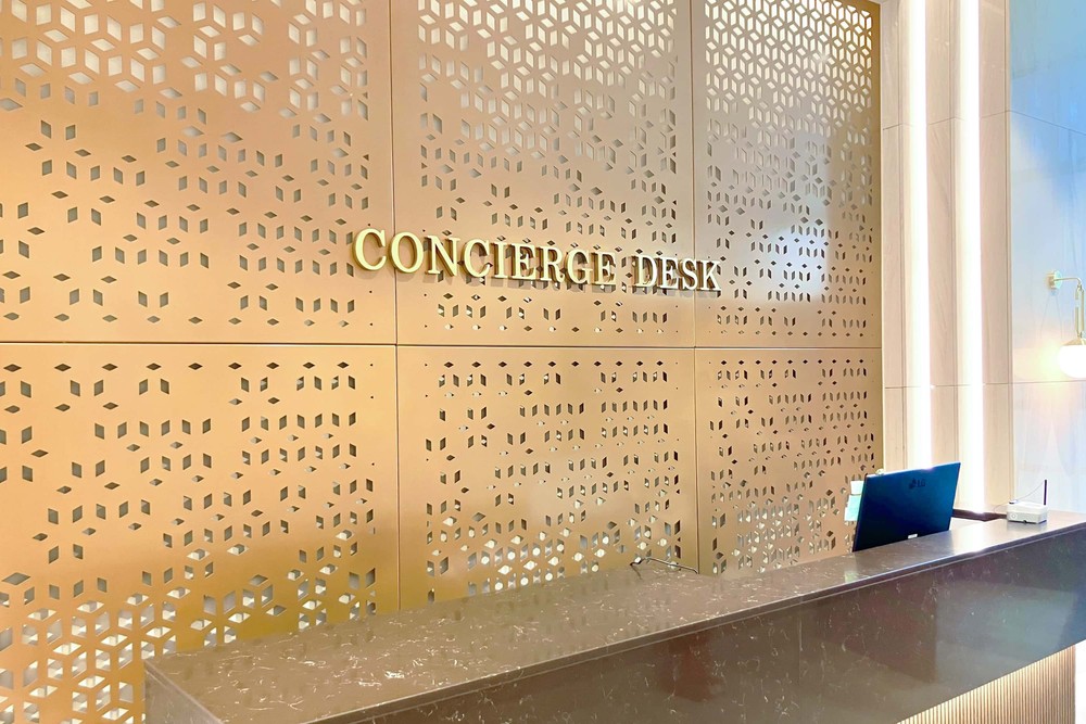 コンシェルジュデスク