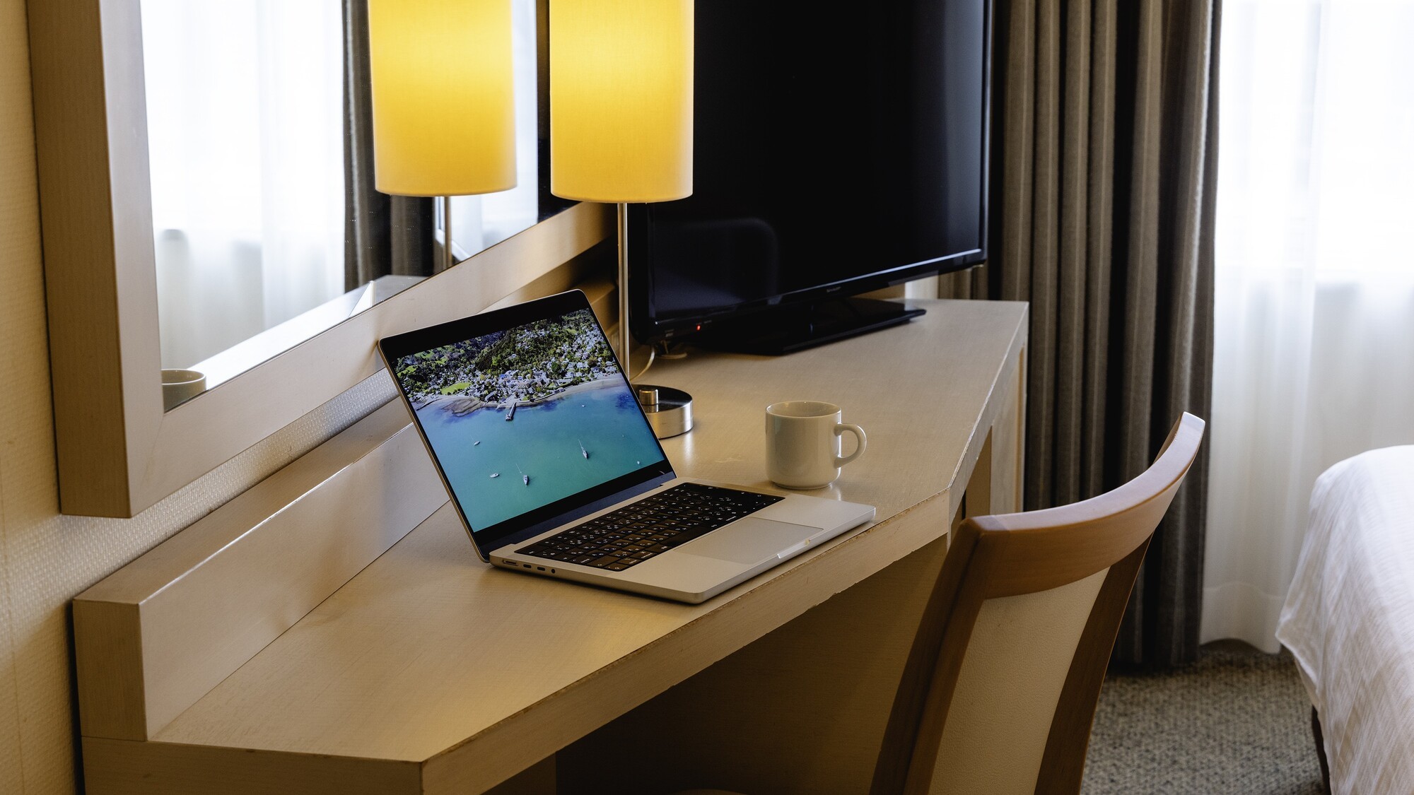 【客室】デスク